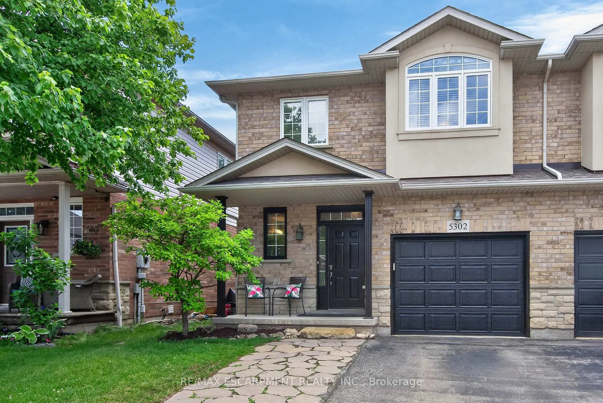 Photo 3 of 5302 Picketts Way, Burlington, Orchard — HOMEH