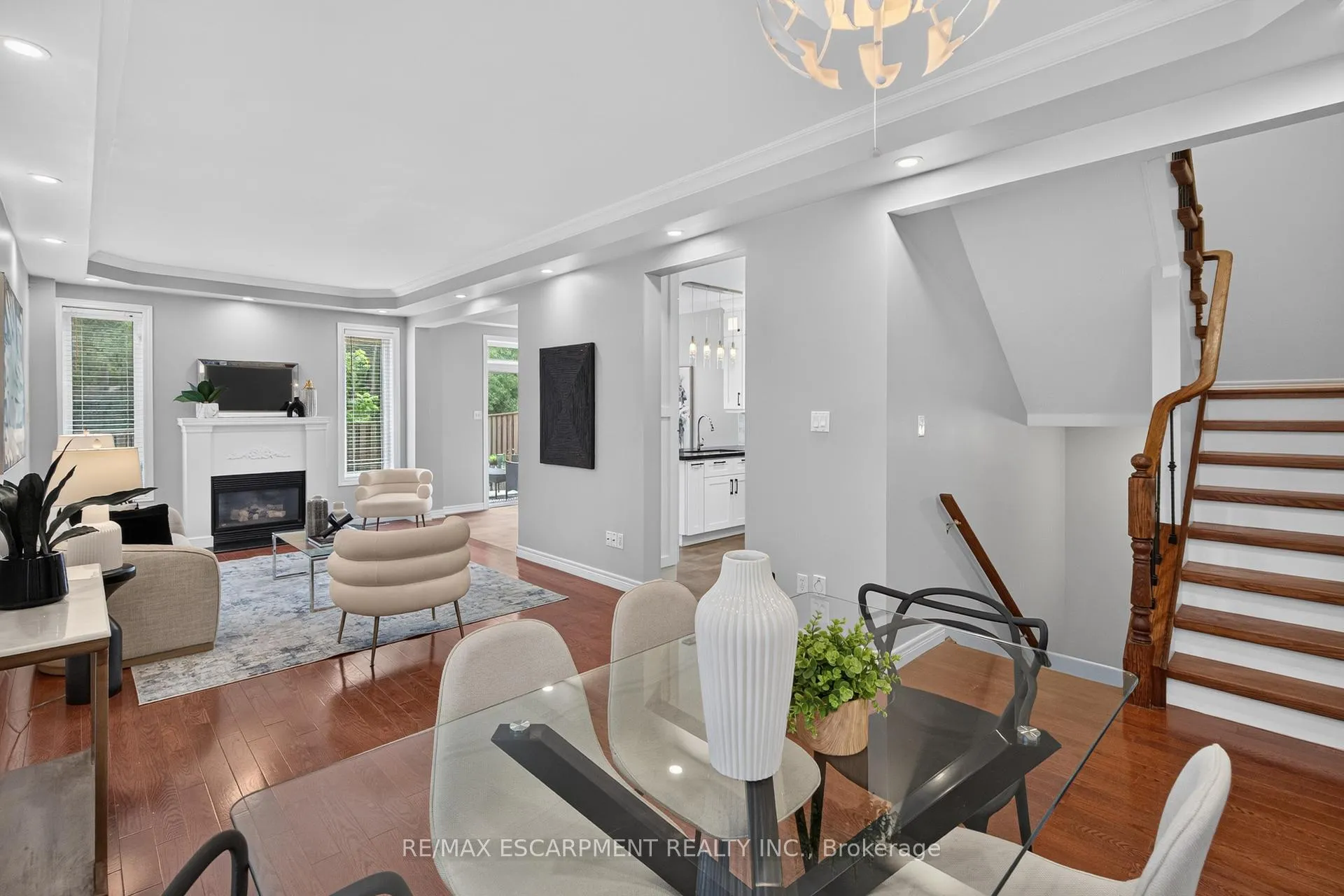 Photo 5 of 5302 Picketts Way, Burlington, Orchard — HOMEH