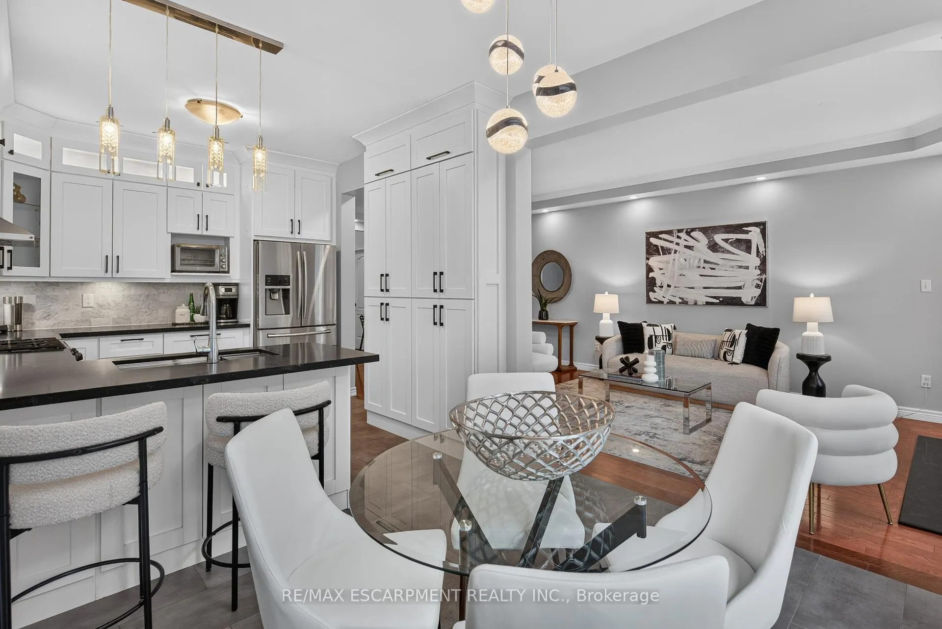 Photo 7 of 5302 Picketts Way, Burlington, Orchard — HOMEH