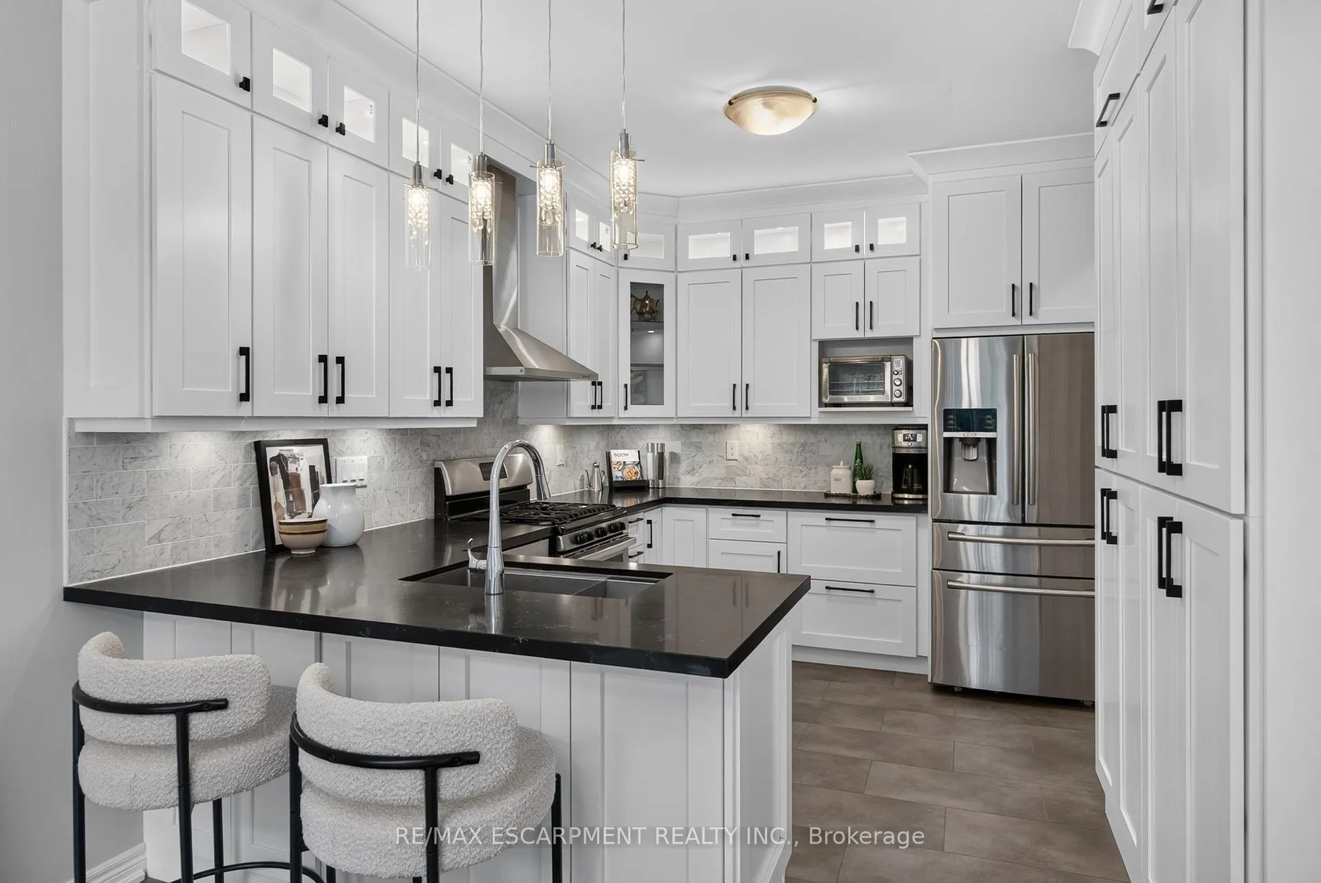 Photo 8 of 5302 Picketts Way, Burlington, Orchard — HOMEH