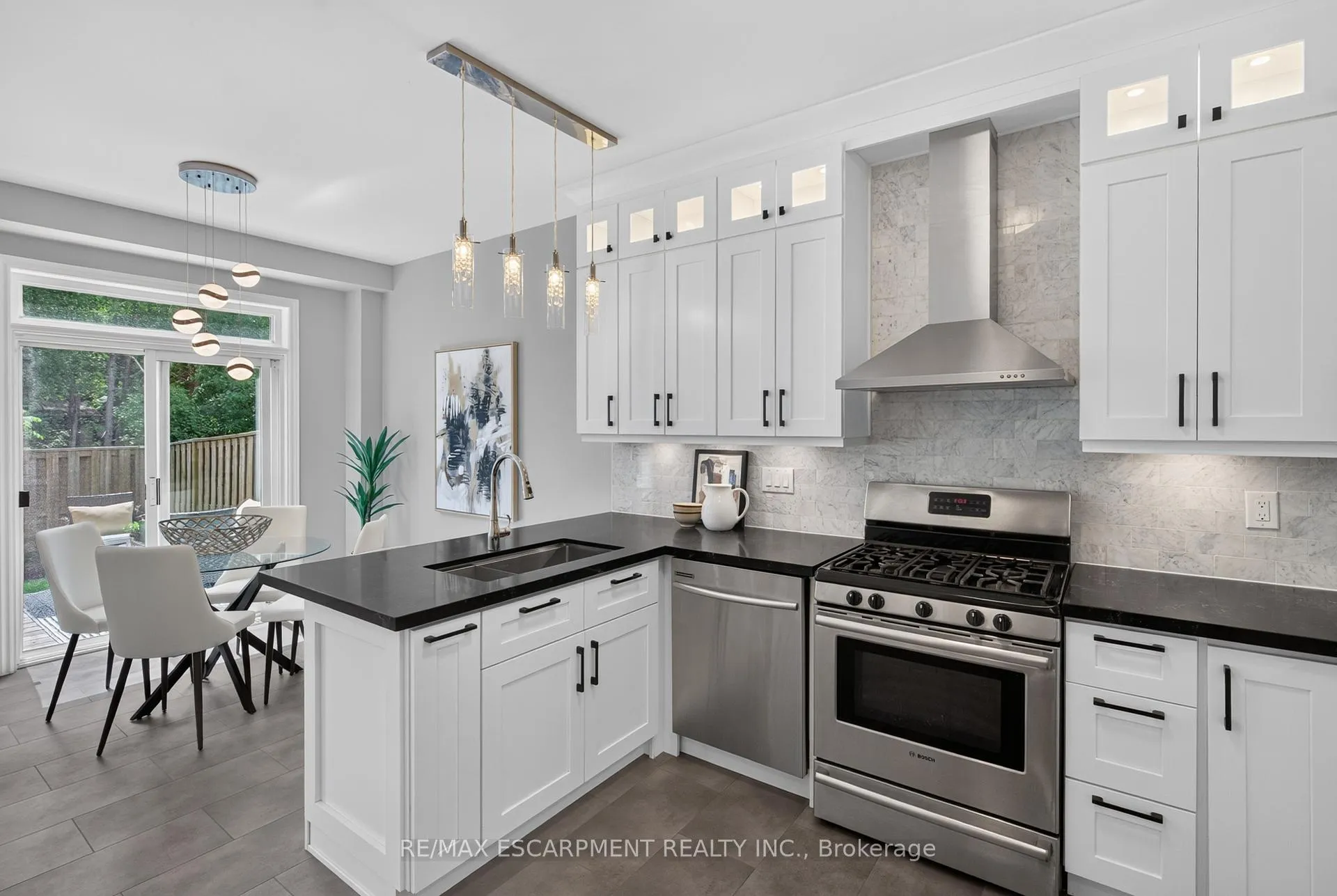 Photo 9 of 5302 Picketts Way, Burlington, Orchard — HOMEH