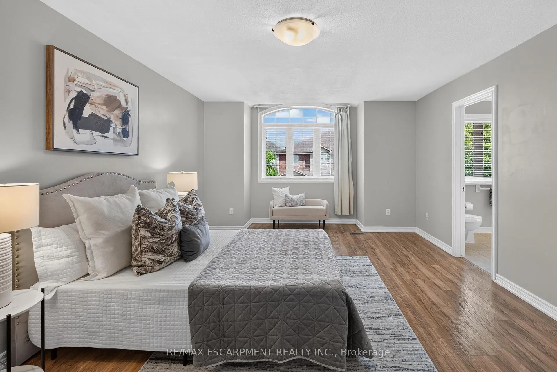 Photo 11 of 5302 Picketts Way, Burlington, Orchard — HOMEH