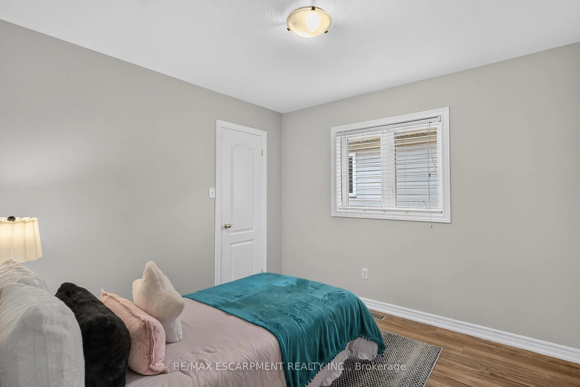Photo 18 of 5302 Picketts Way, Burlington, Orchard — HOMEH