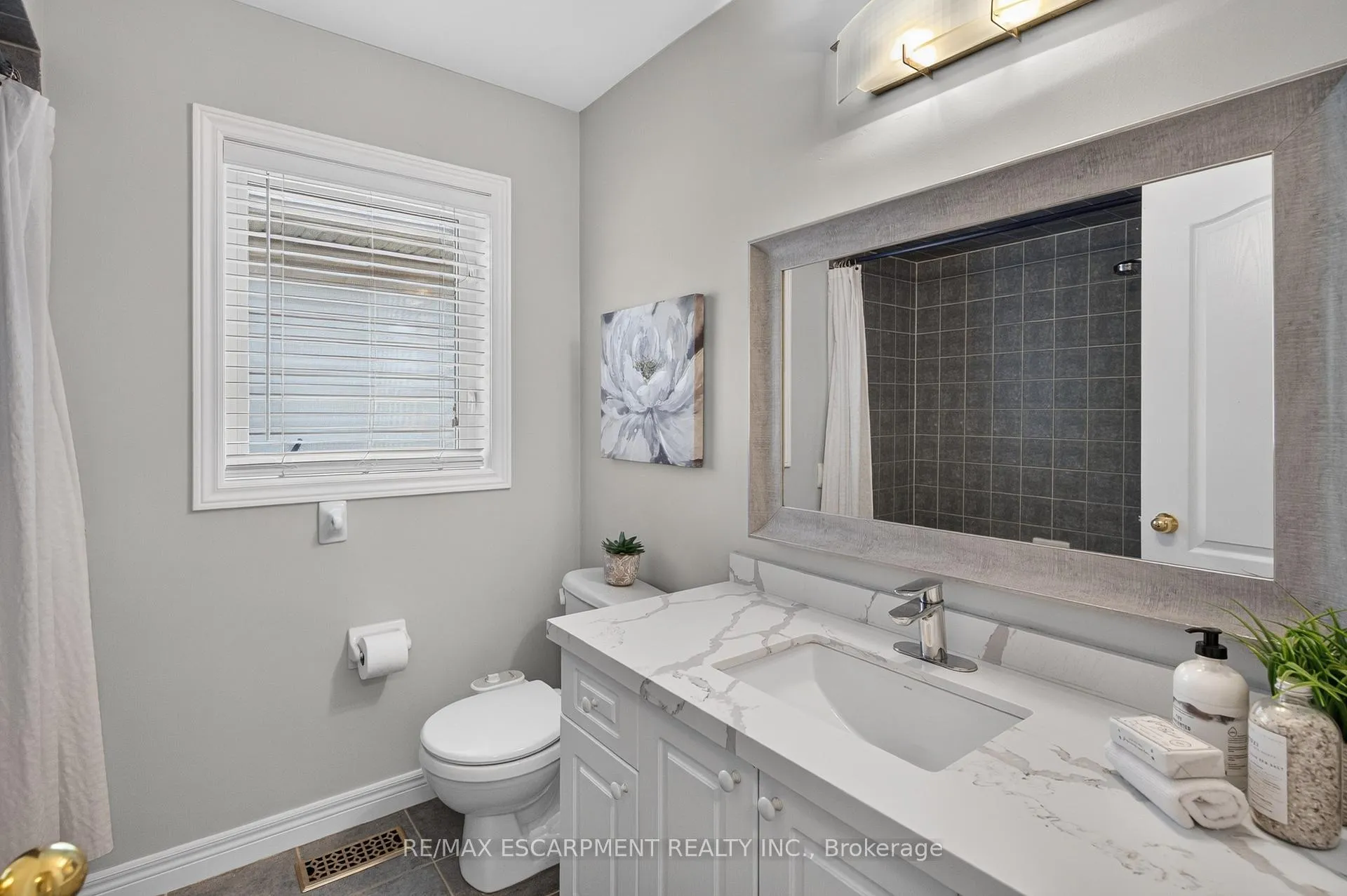 Photo 19 of 5302 Picketts Way, Burlington, Orchard — HOMEH
