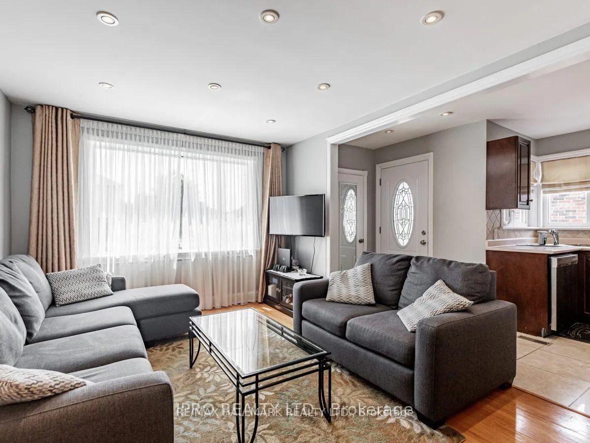 Photo 2 of 46 Tiago Avenue, Toronto, O'Connor-Parkview — HOMEH