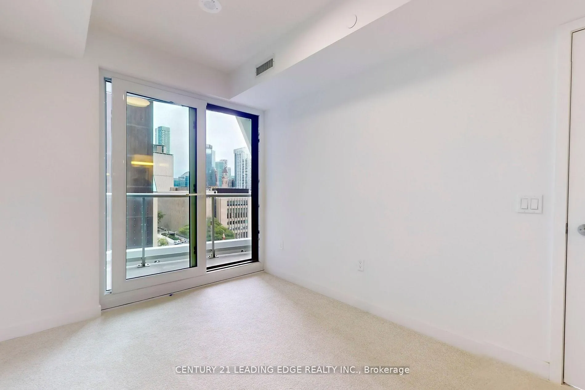 Photo 11 of Unit 726, 230 Simcoe Street, Toronto, Kensington-Chinatown — HOMEH