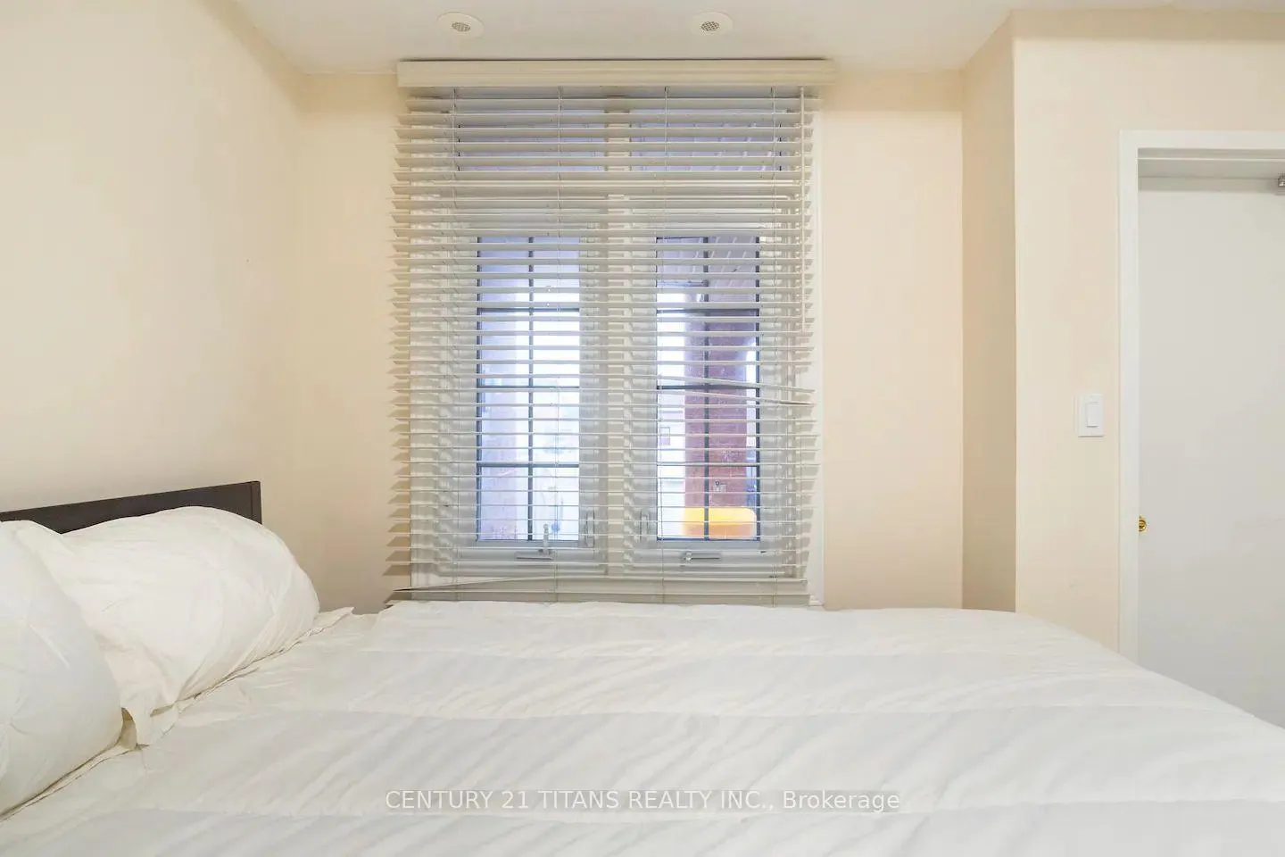Photo 8 of Unit main, 2931 Bur Oak Avenue S, Markham, Cornell — HOMEH