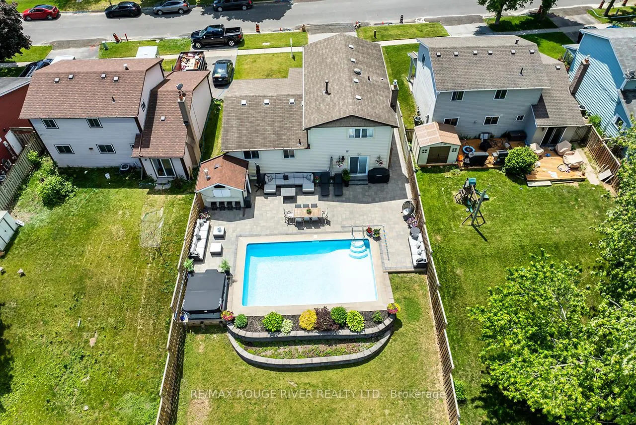 Photo 2 of 108 Roser Crescent, Clarington, Bowmanville — HOMEH