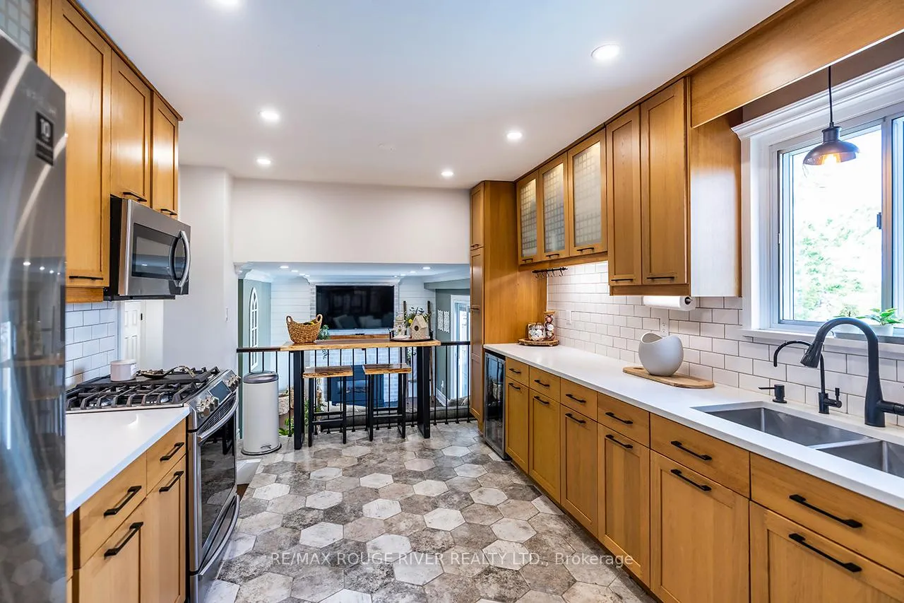 Photo 10 of 108 Roser Crescent, Clarington, Bowmanville — HOMEH