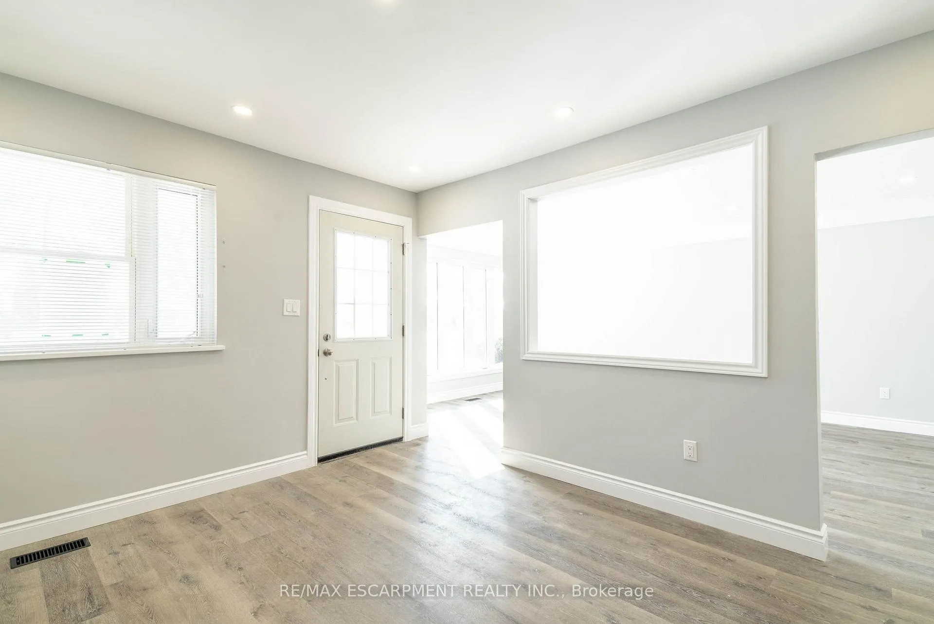 Photo 5 of Unit 1, 196 Upper Paradise Road, Hamilton, Westcliffe — HOMEH