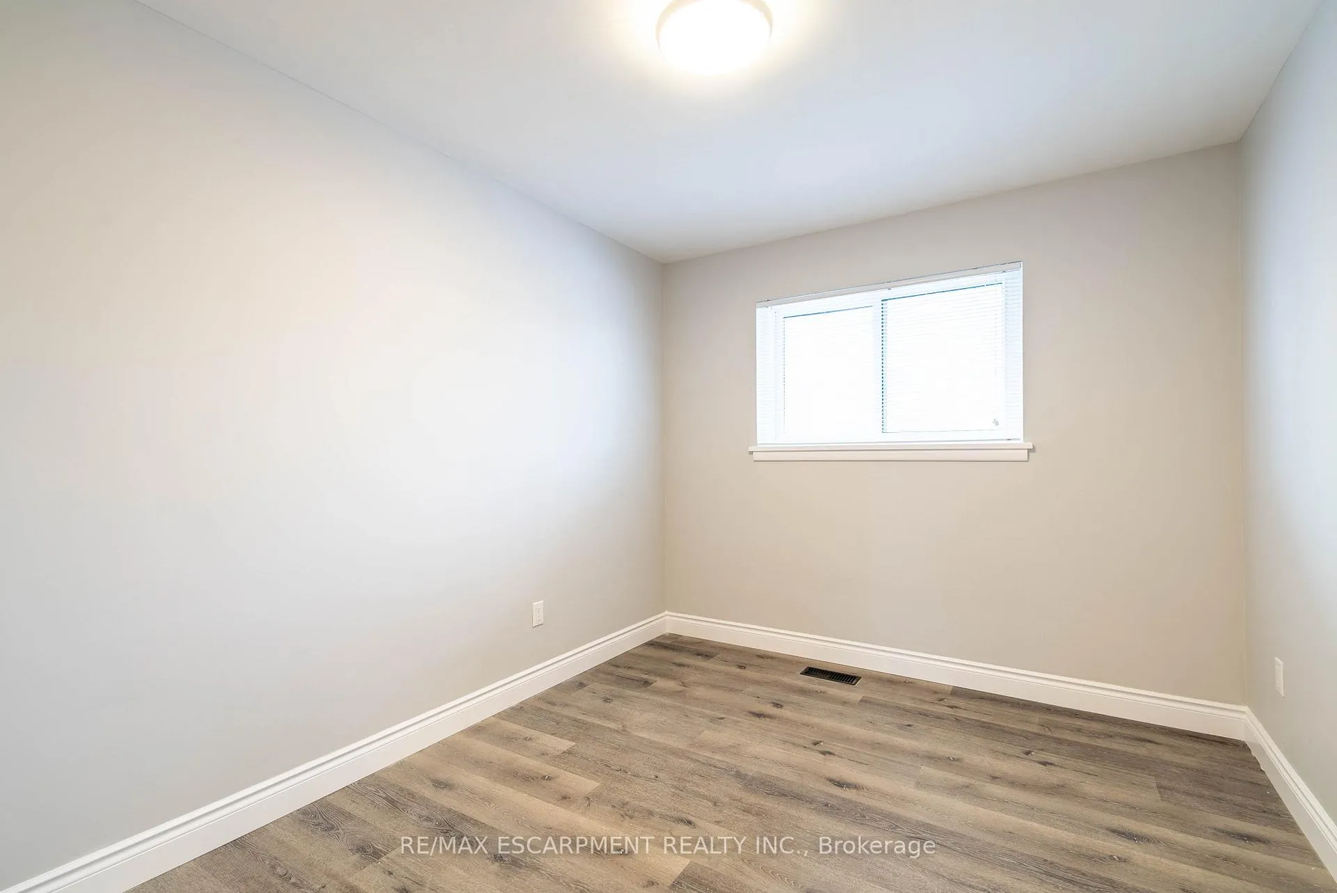 Photo 13 of Unit 1, 196 Upper Paradise Road, Hamilton, Westcliffe — HOMEH