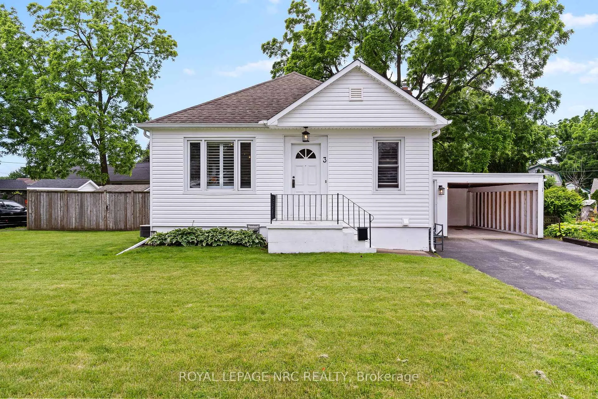 Photo 1 of 3 Philpark Road, St. Catharines, Port Dalhousie — HOMEH