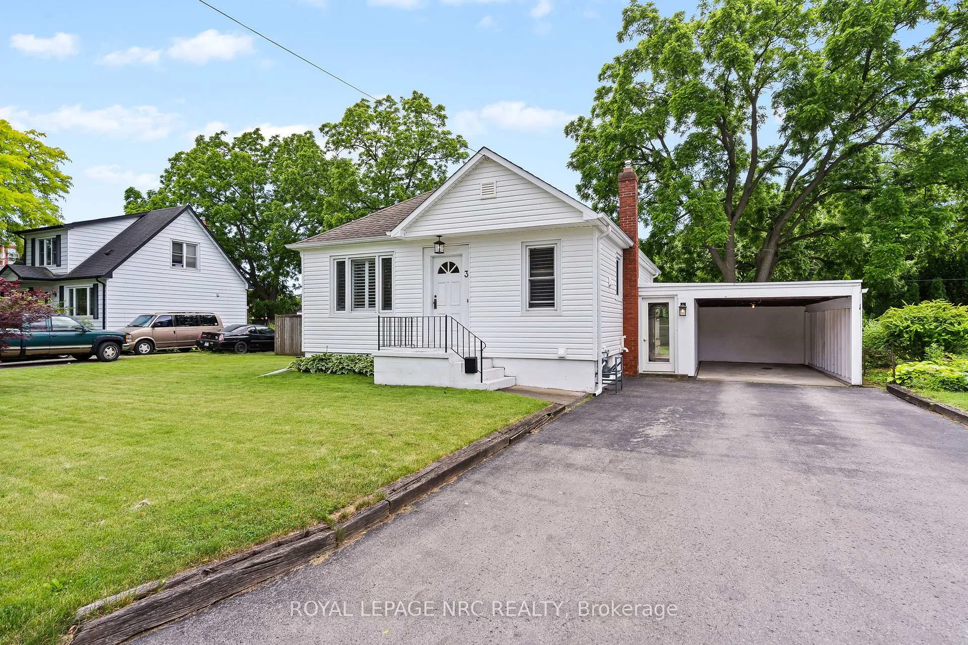 Photo 2 of 3 Philpark Road, St. Catharines, Port Dalhousie — HOMEH