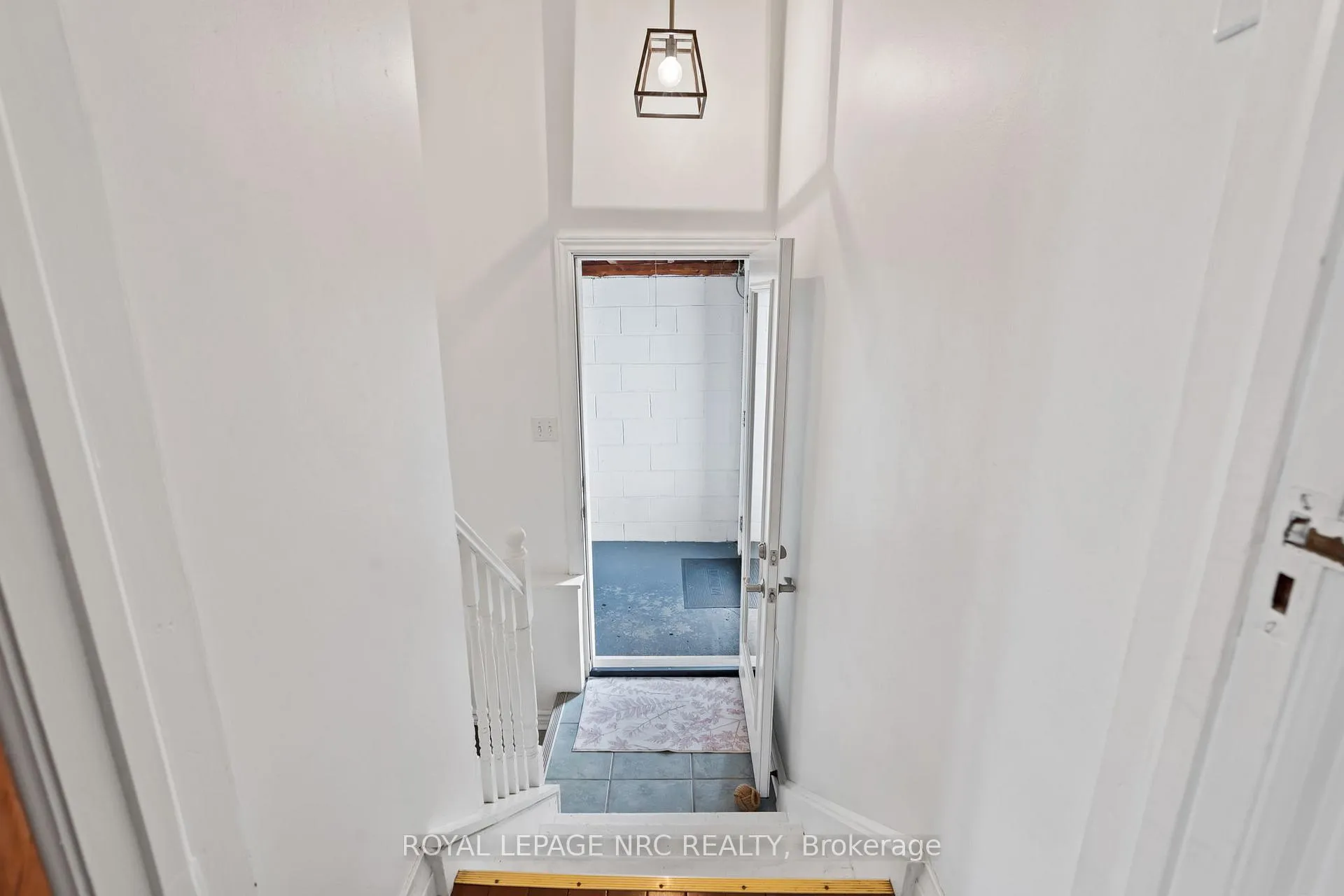 Photo 14 of 3 Philpark Road, St. Catharines, Port Dalhousie — HOMEH
