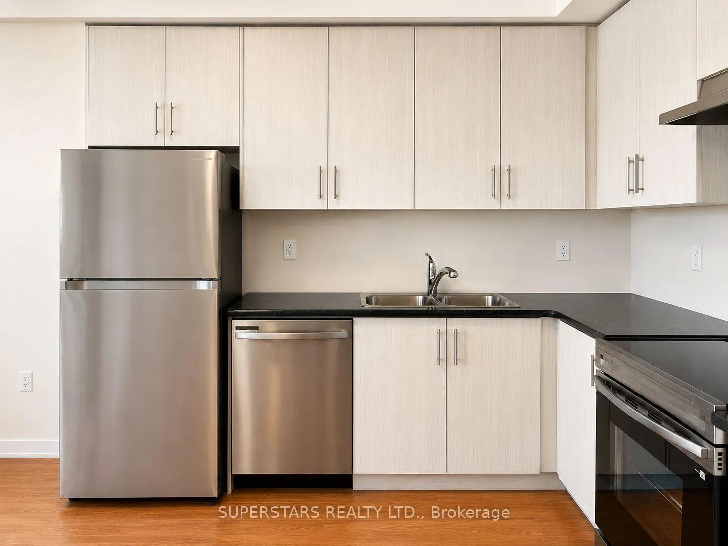 Photo 4 of Unit 207, 15100 Yonge Street, Aurora, Aurora Village — HOMEH