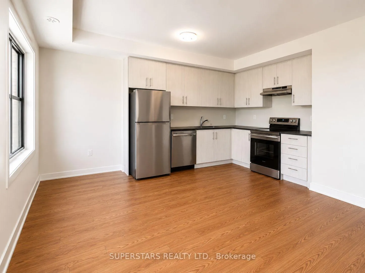 Photo 5 of Unit 207, 15100 Yonge Street, Aurora, Aurora Village — HOMEH