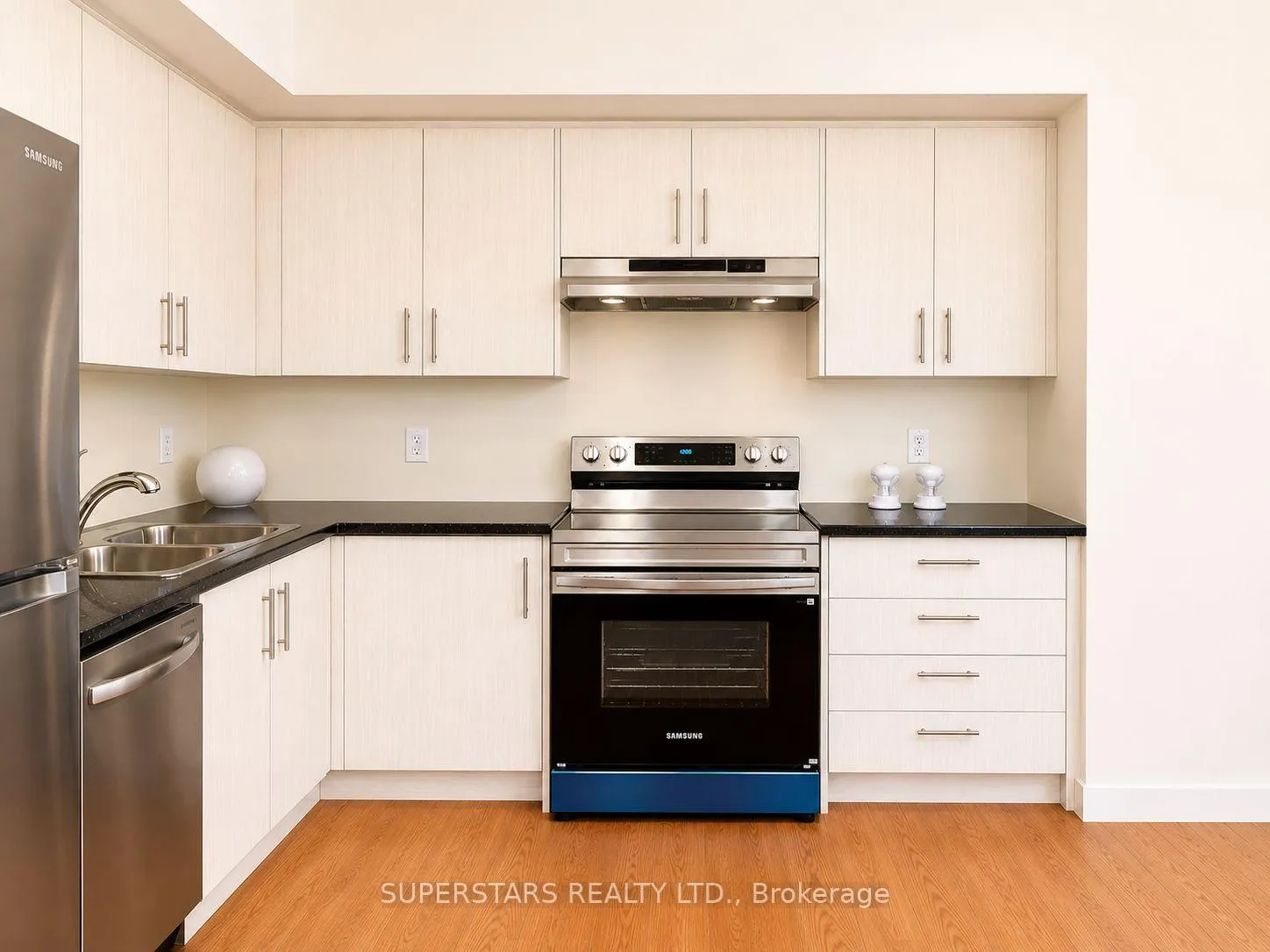Photo 8 of Unit 207, 15100 Yonge Street, Aurora, Aurora Village — HOMEH