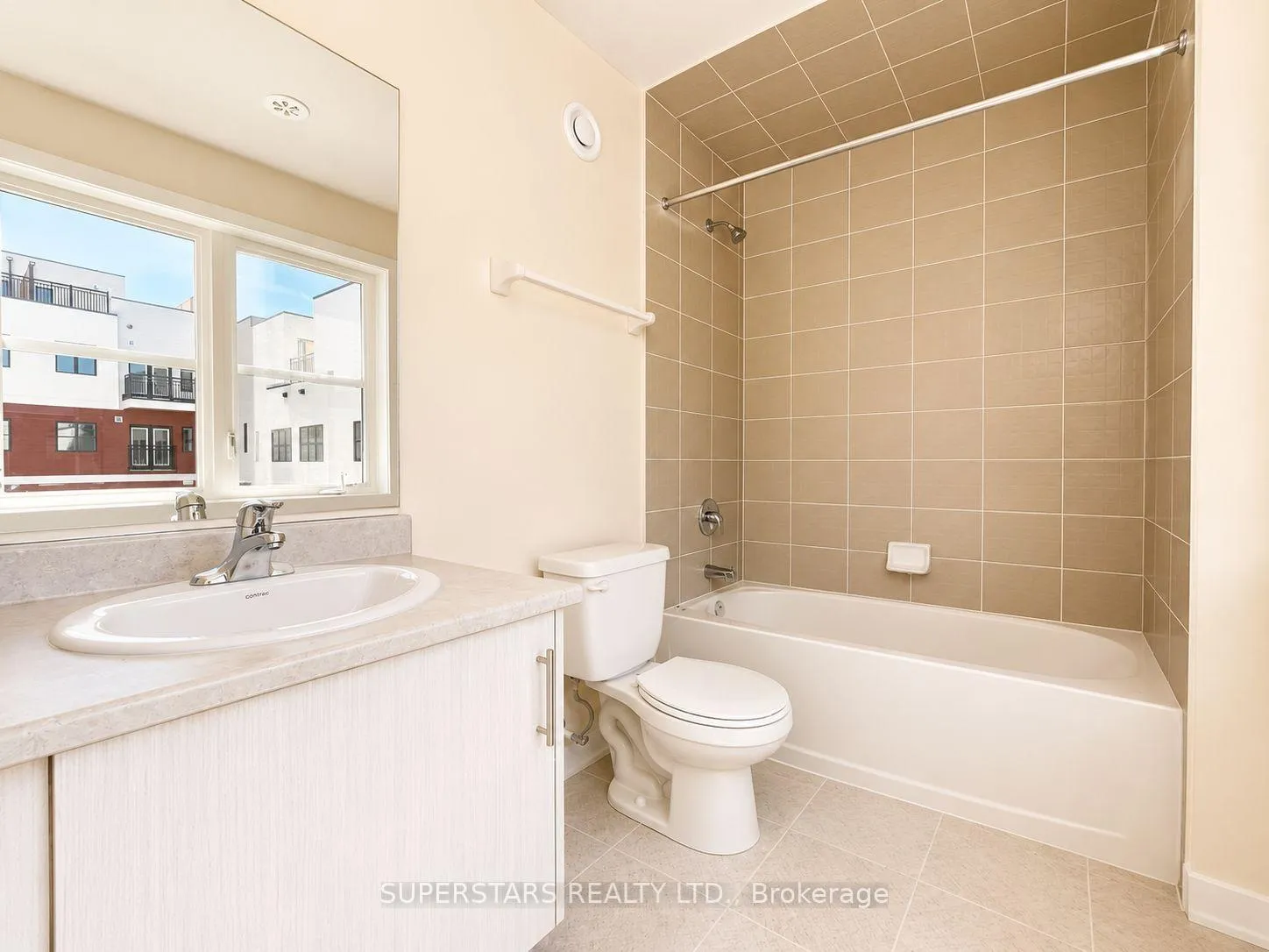 Photo 11 of Unit 207, 15100 Yonge Street, Aurora, Aurora Village — HOMEH
