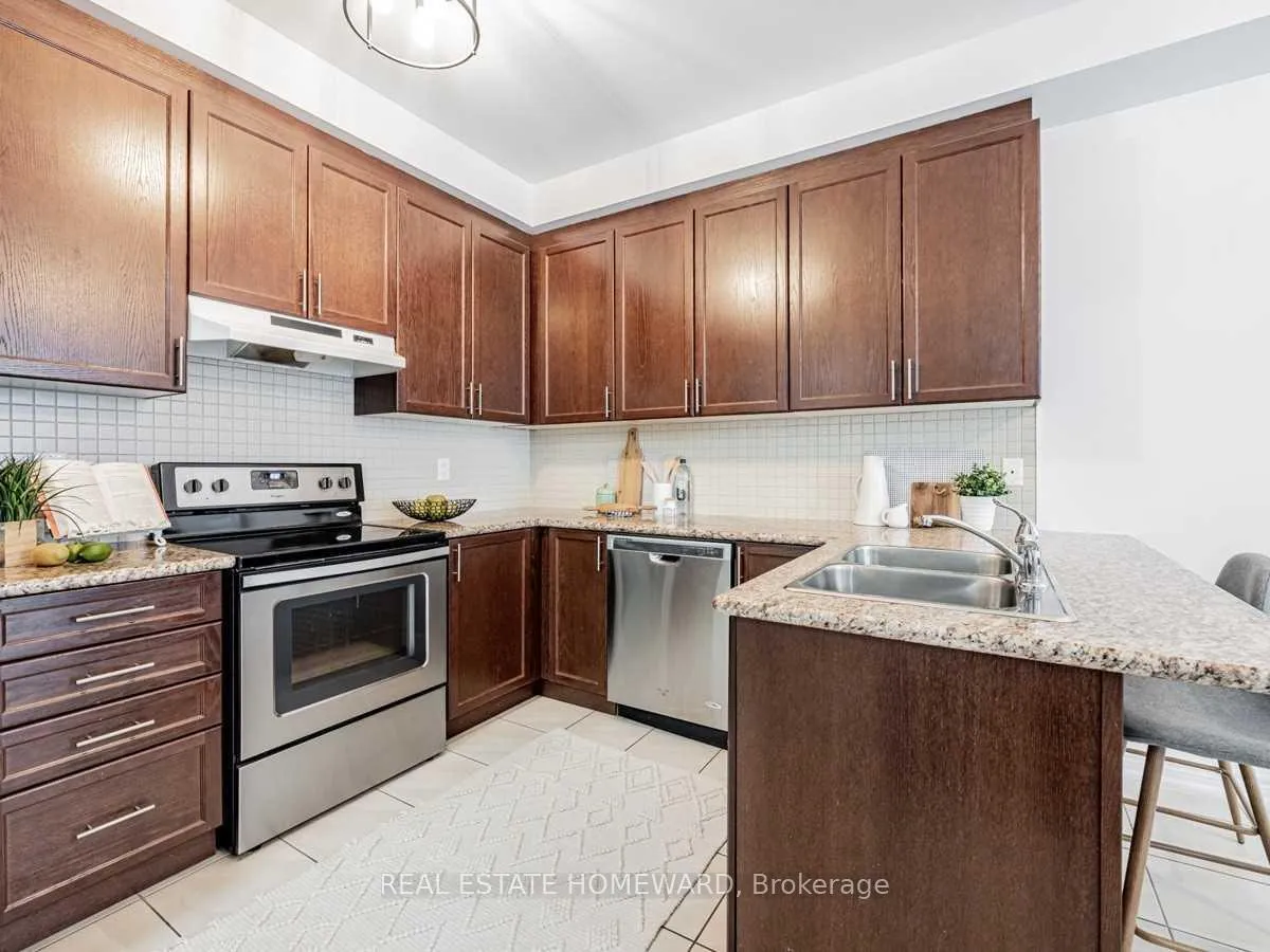 Photo 16 of 218 Roy Harper Avenue, Aurora, Rural Aurora — HOMEH