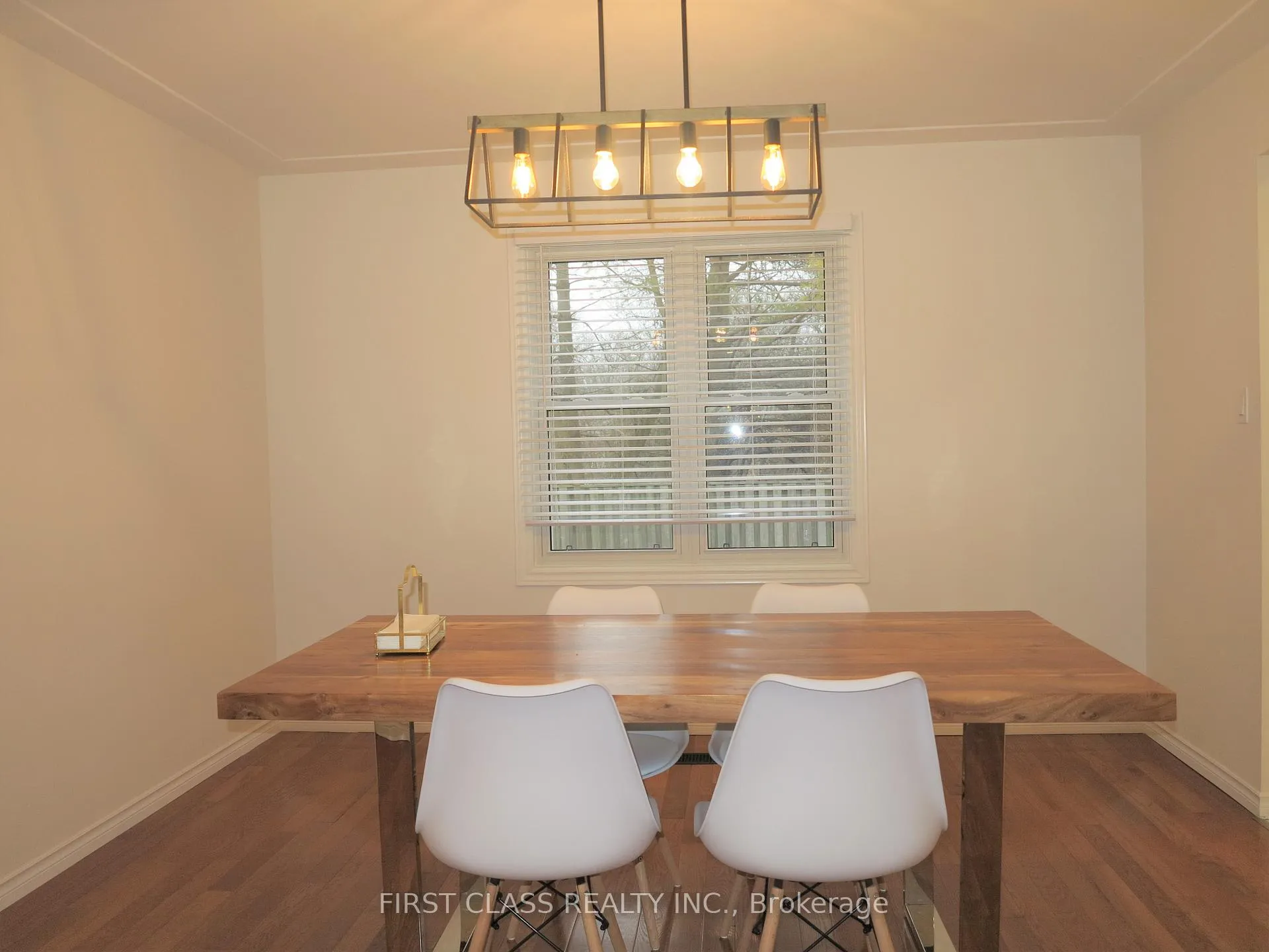 Photo 7 of 4 Meridene Crescent E, London, North G — HOMEH