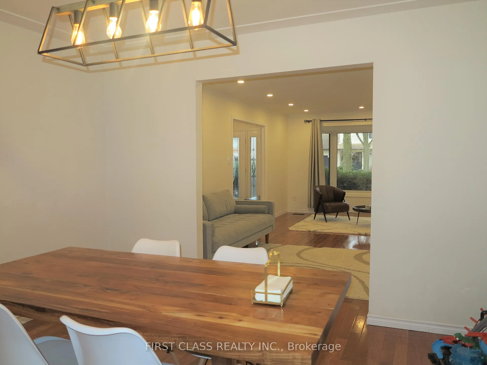 Photo 8 of 4 Meridene Crescent E, London, North G — HOMEH