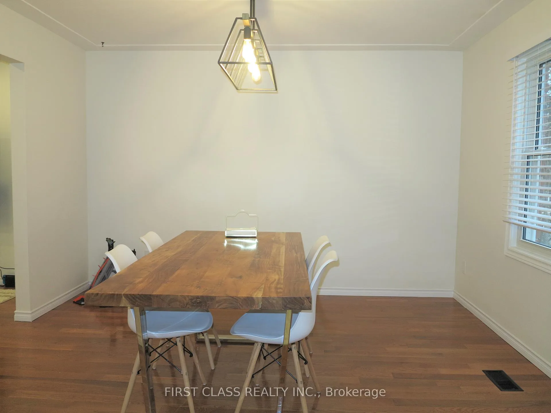 Photo 10 of 4 Meridene Crescent E, London, North G — HOMEH