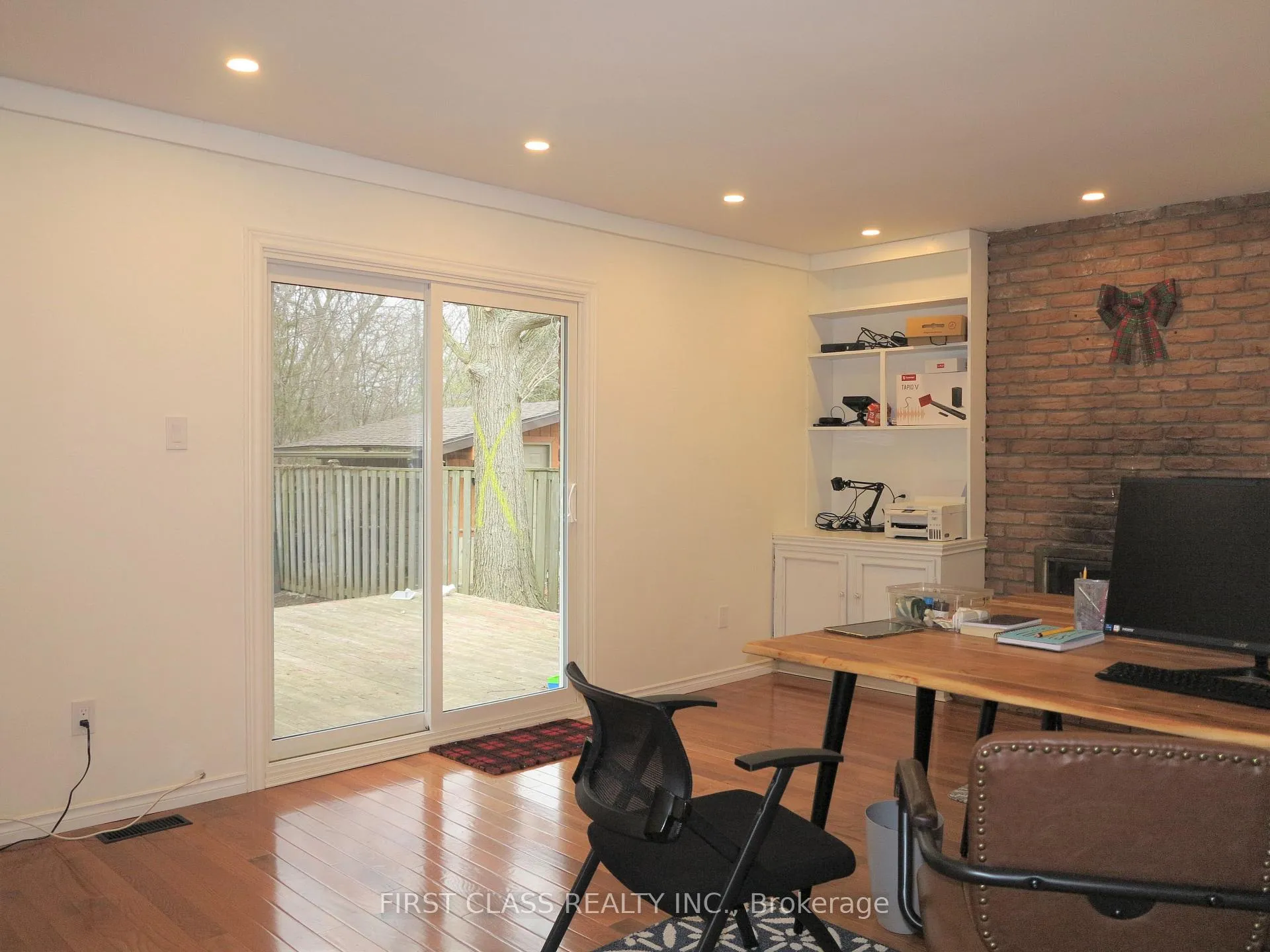 Photo 14 of 4 Meridene Crescent E, London, North G — HOMEH