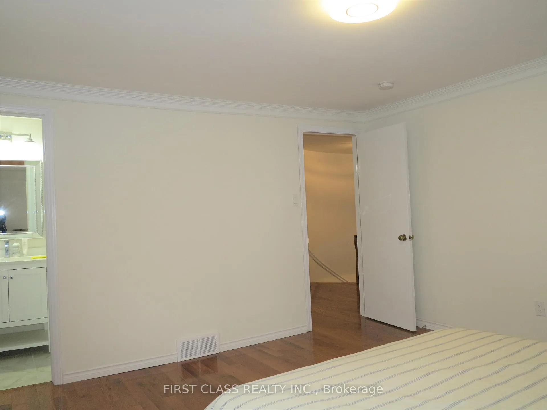 Photo 34 of 4 Meridene Crescent E, London, North G — HOMEH
