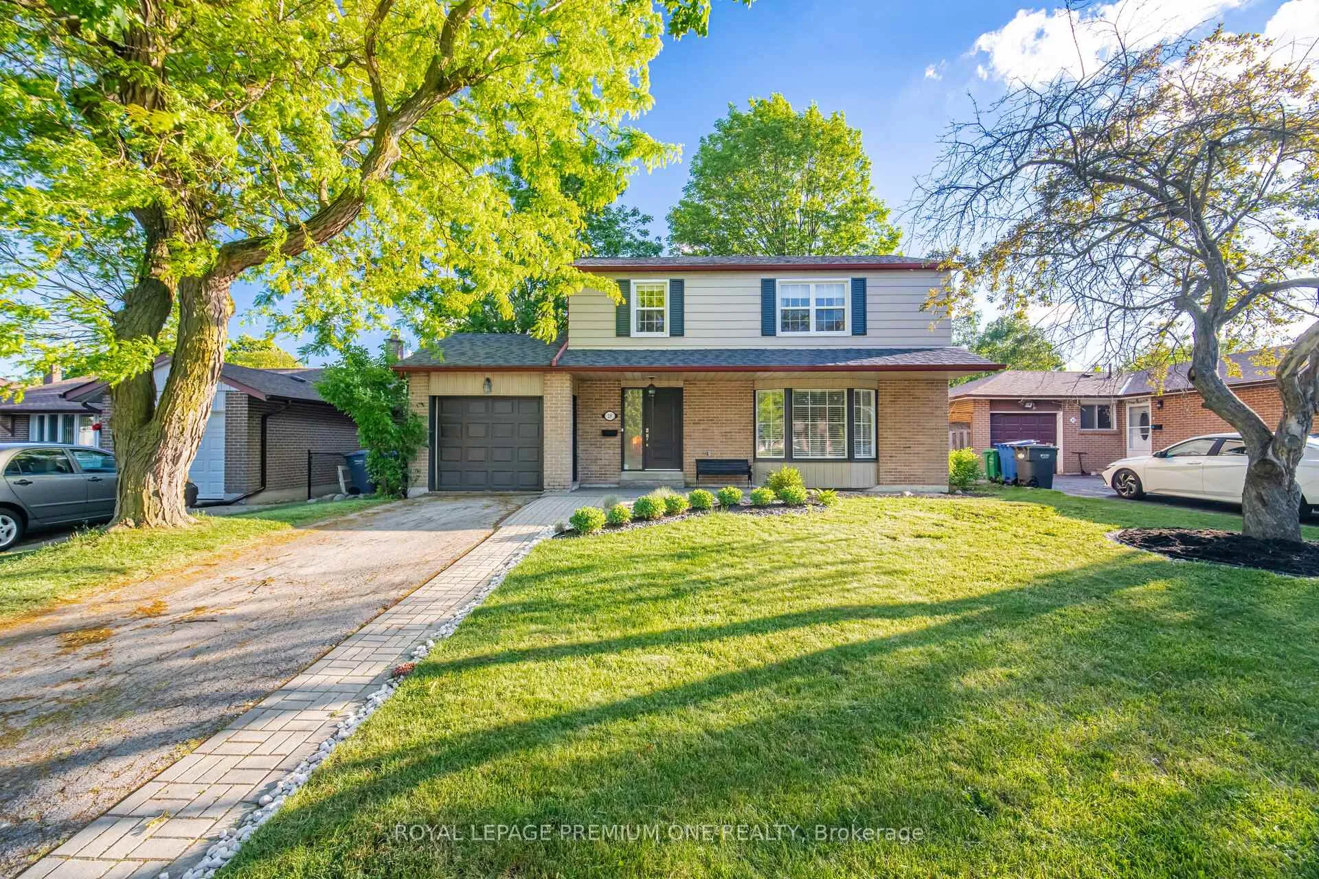 Photo 2 of 29 Appleby Drive, Brampton, Avondale — HOMEH