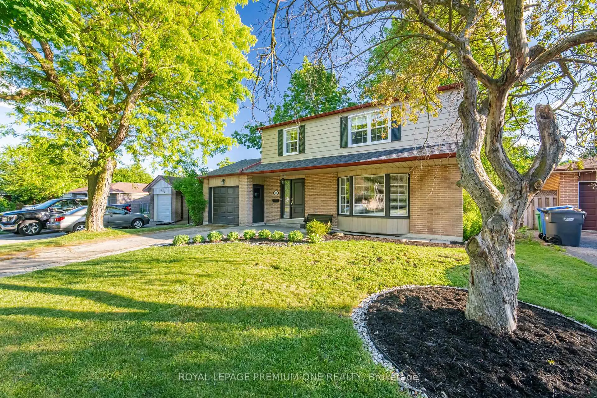 Photo 3 of 29 Appleby Drive, Brampton, Avondale — HOMEH