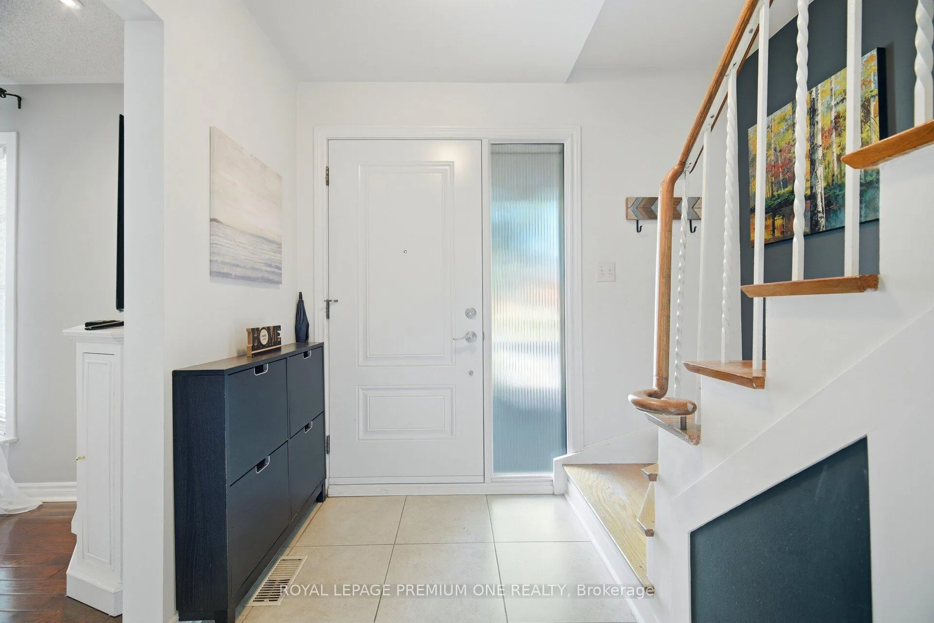 Photo 4 of 29 Appleby Drive, Brampton, Avondale — HOMEH