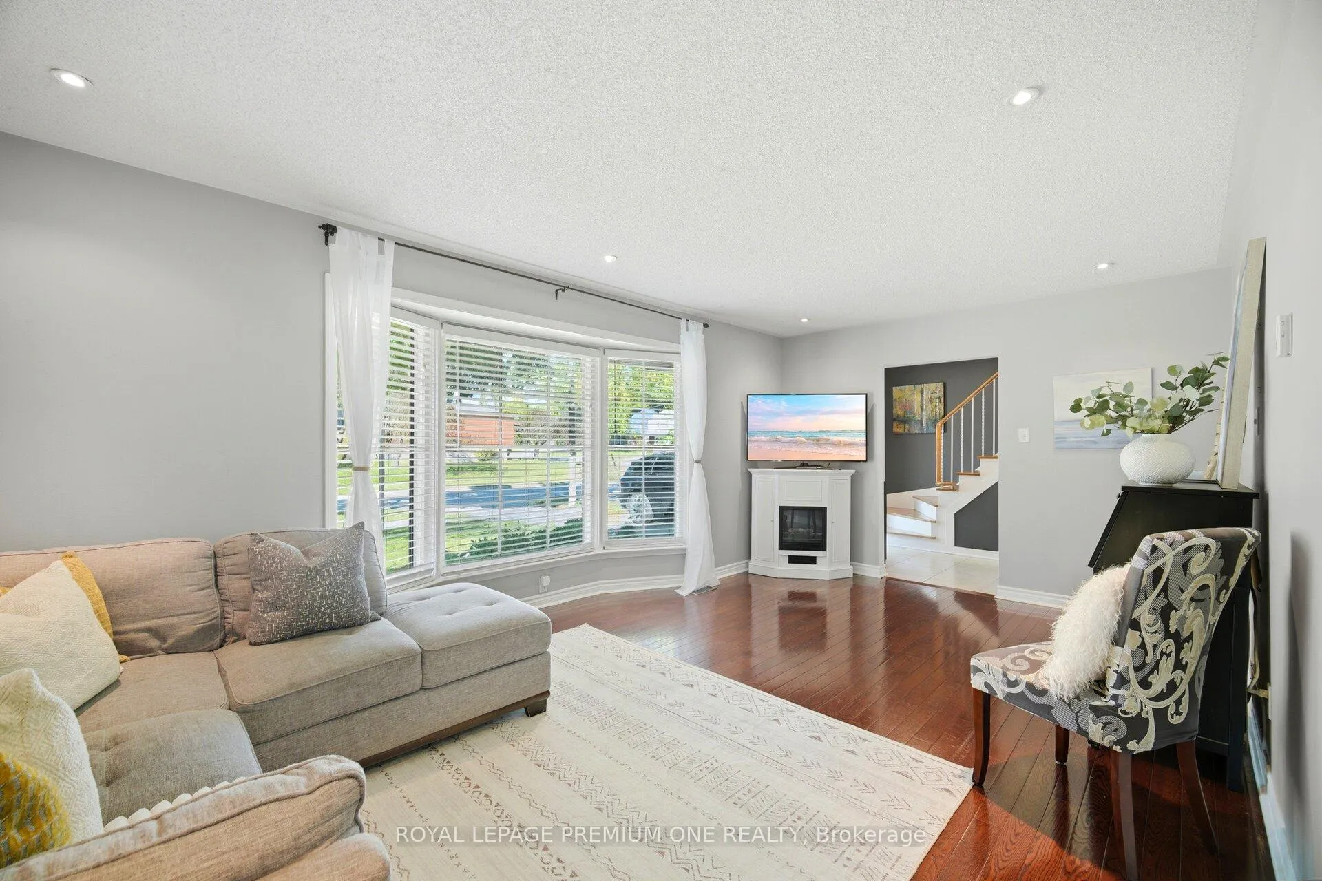 Photo 7 of 29 Appleby Drive, Brampton, Avondale — HOMEH