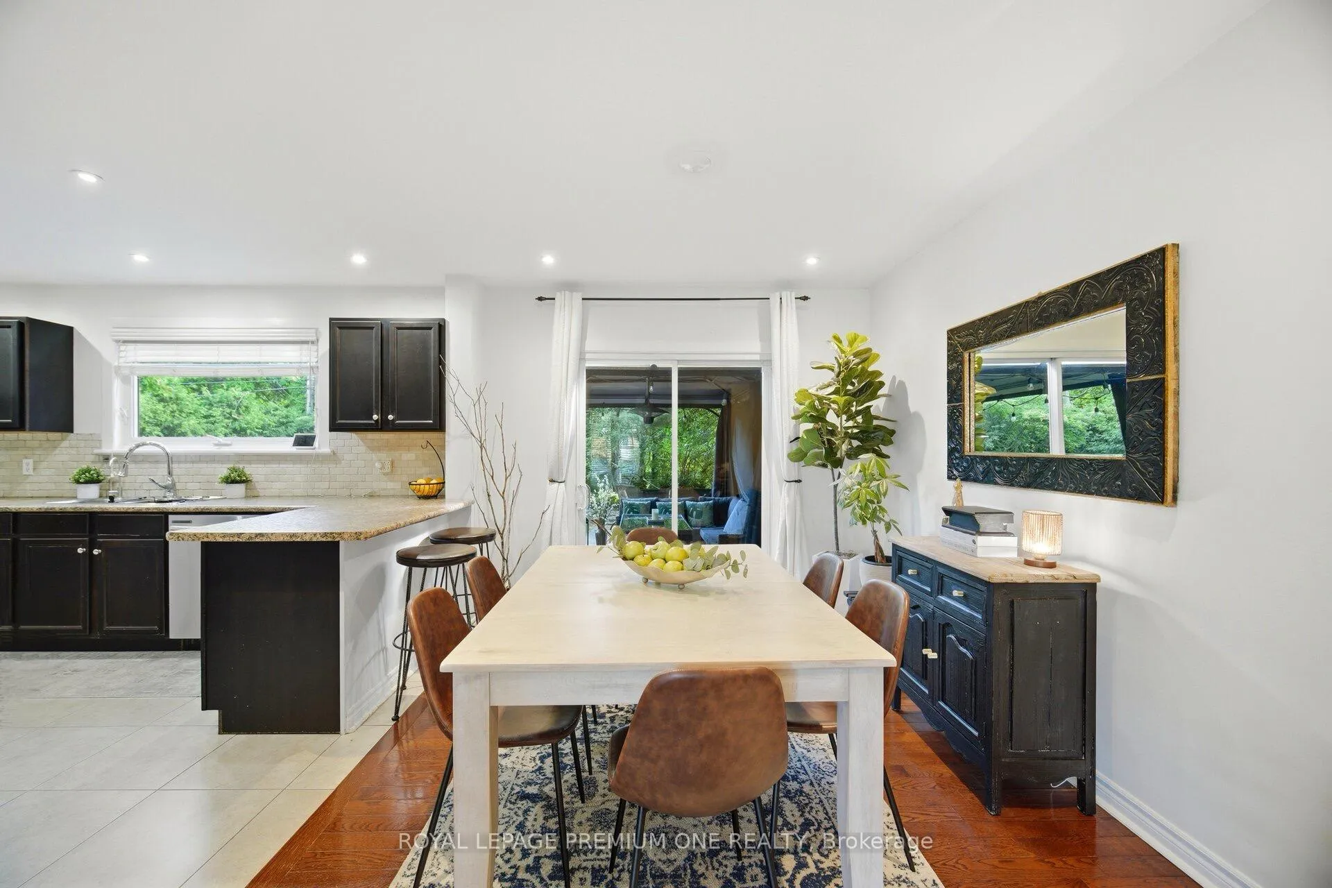 Photo 9 of 29 Appleby Drive, Brampton, Avondale — HOMEH