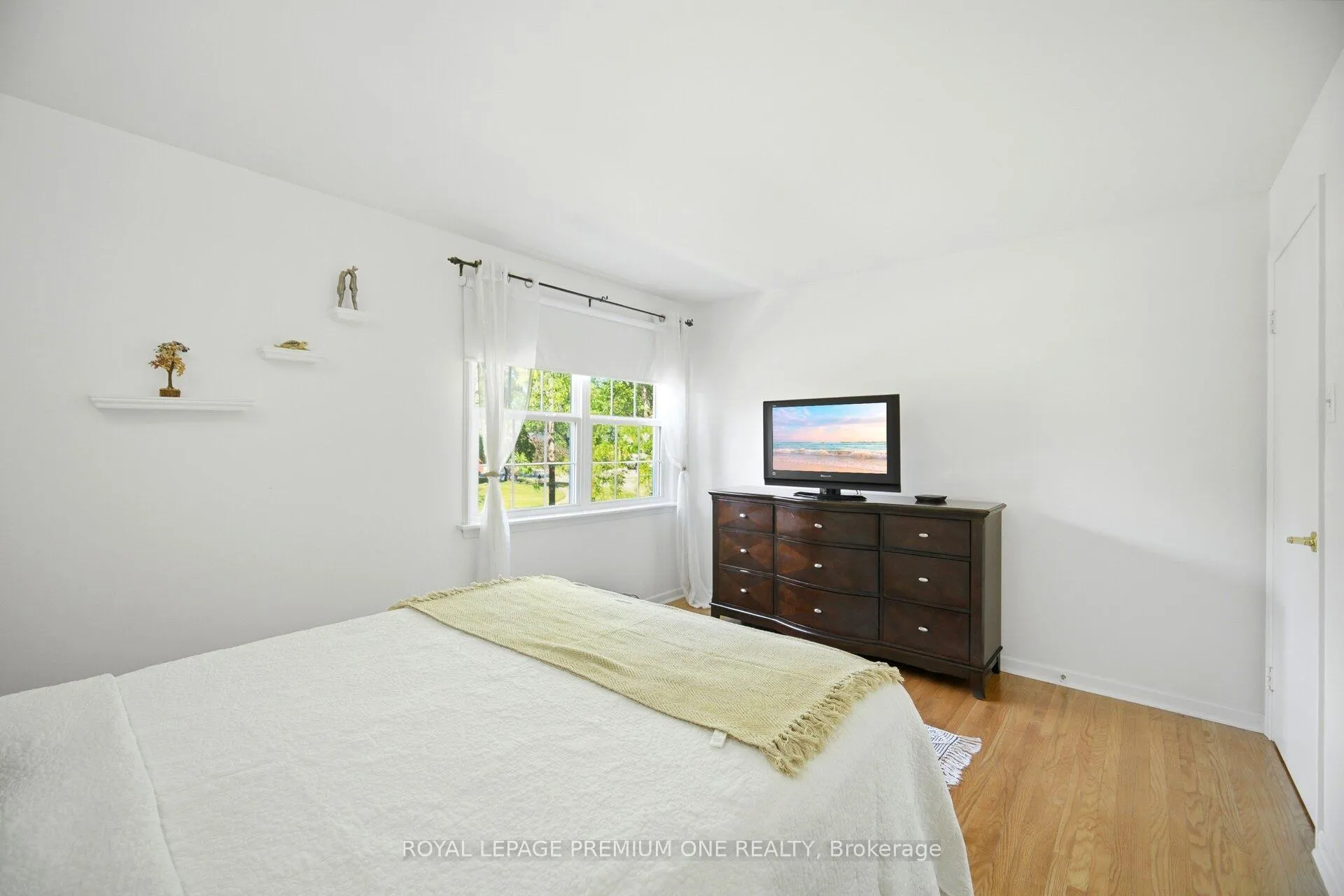 Photo 17 of 29 Appleby Drive, Brampton, Avondale — HOMEH