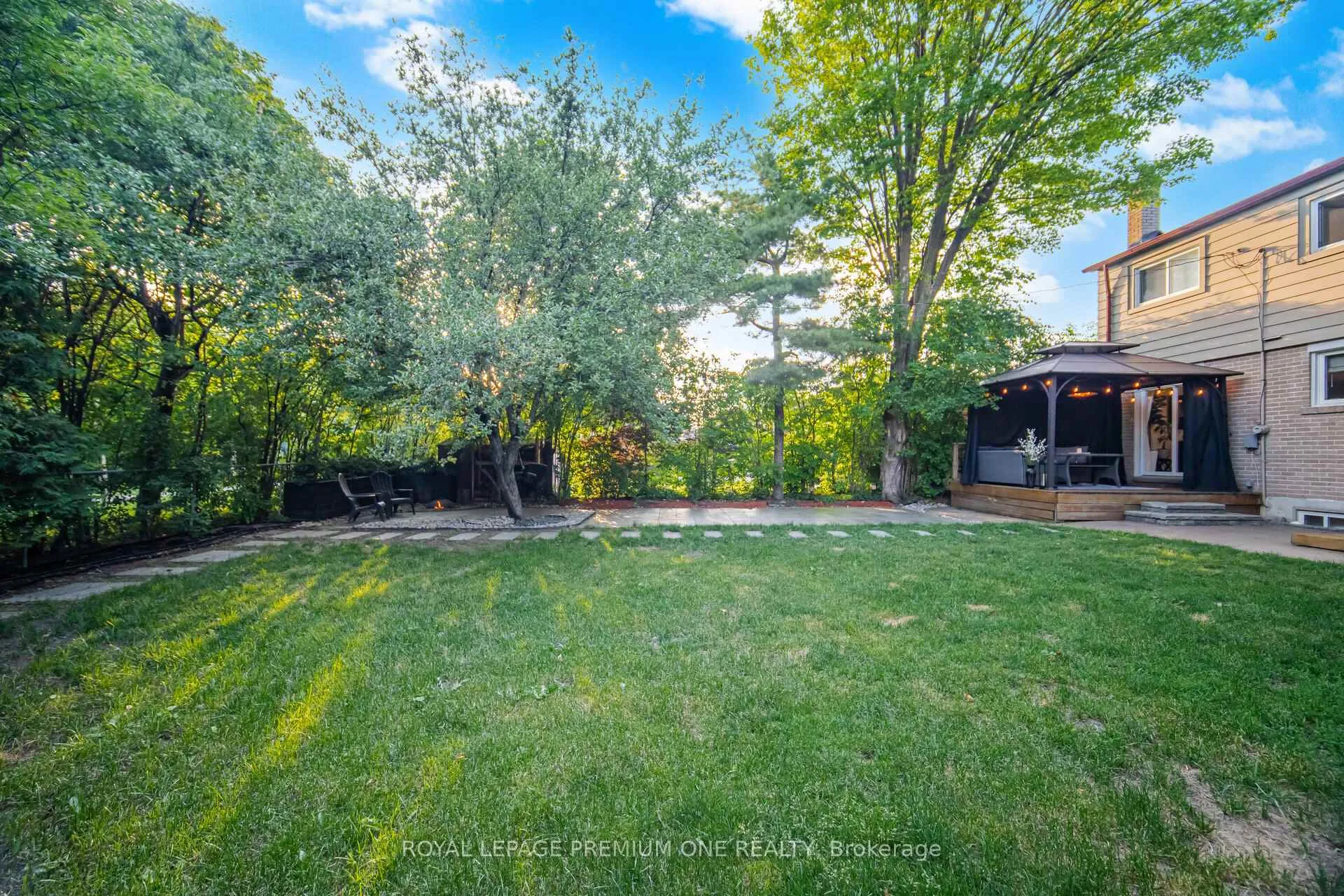 Photo 41 of 29 Appleby Drive, Brampton, Avondale — HOMEH