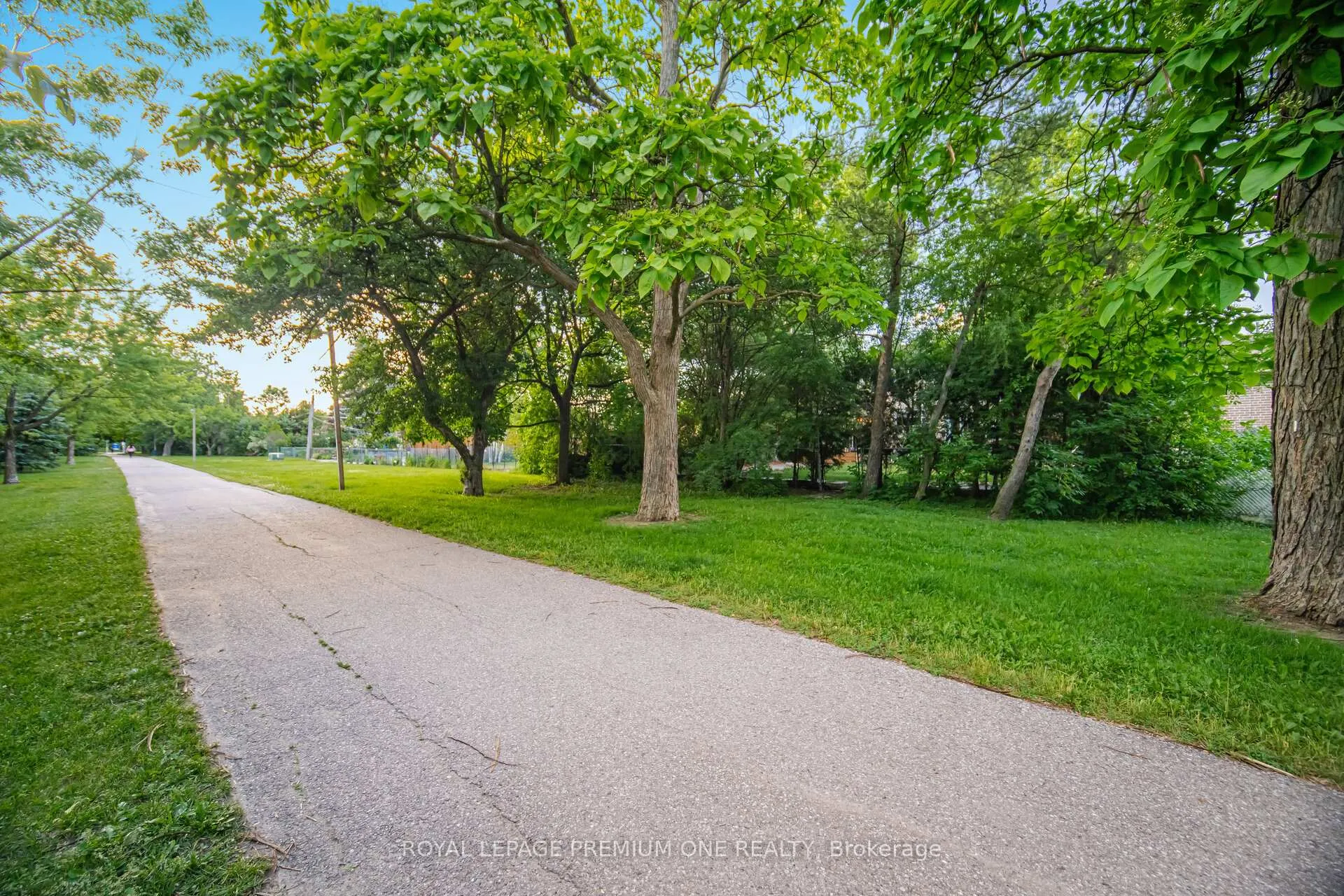 Photo 48 of 29 Appleby Drive, Brampton, Avondale — HOMEH
