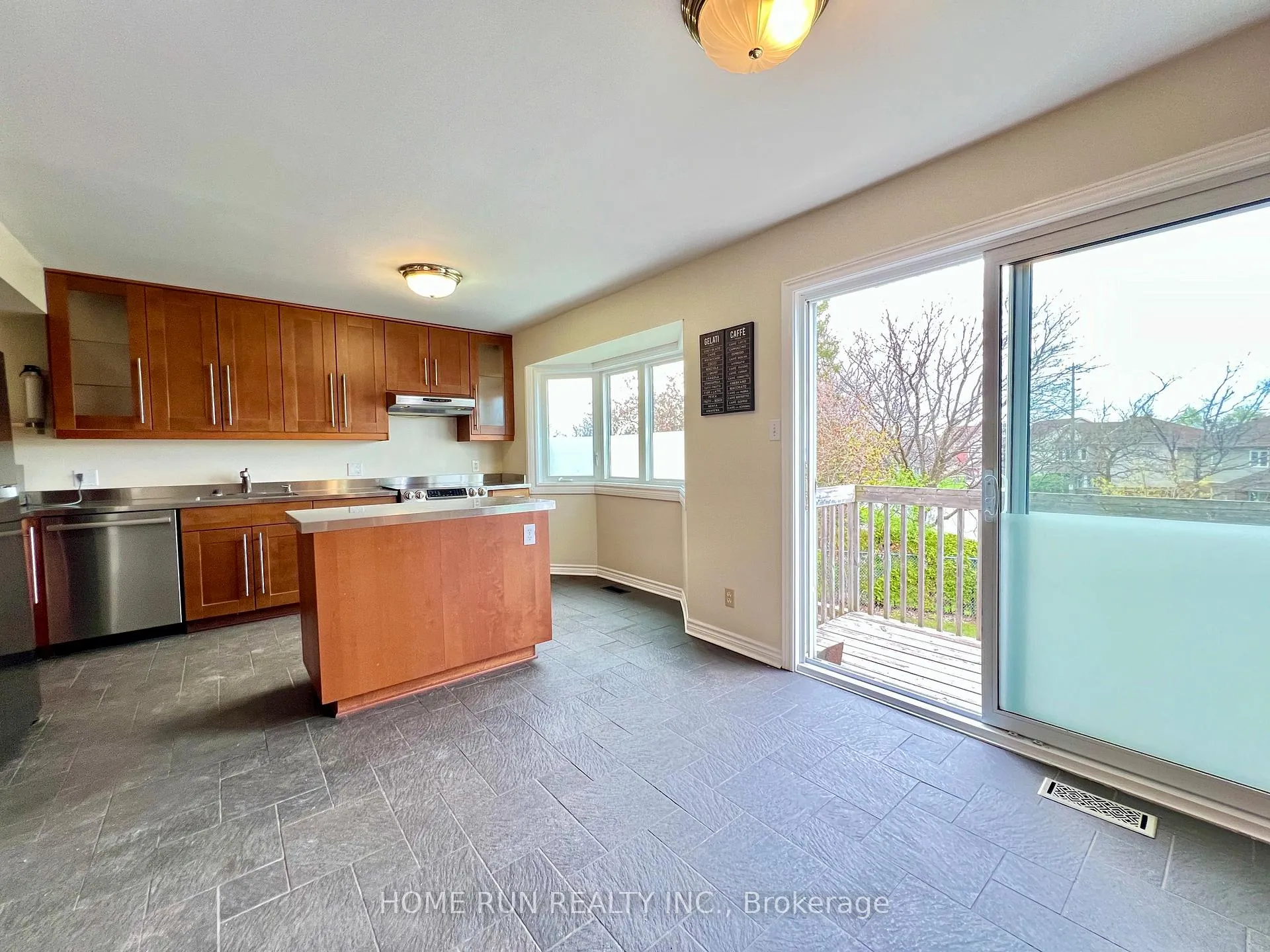 Photo 12 of 76 winbro Private, Ottawa, Hunt Club/Western Community — HOMEH