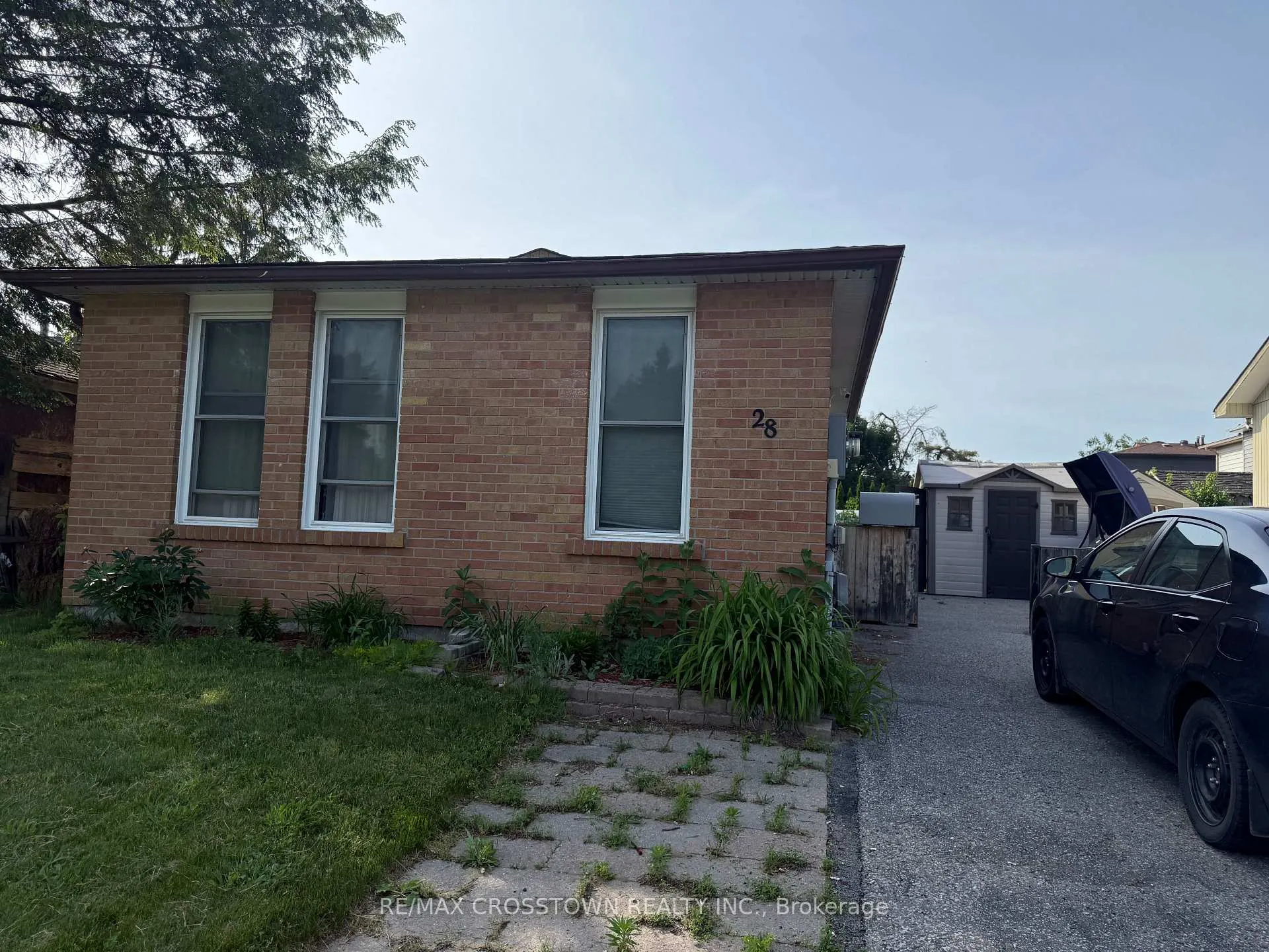 Photo 1 of 28 Austen Lane, Barrie, Letitia Heights — HOMEH