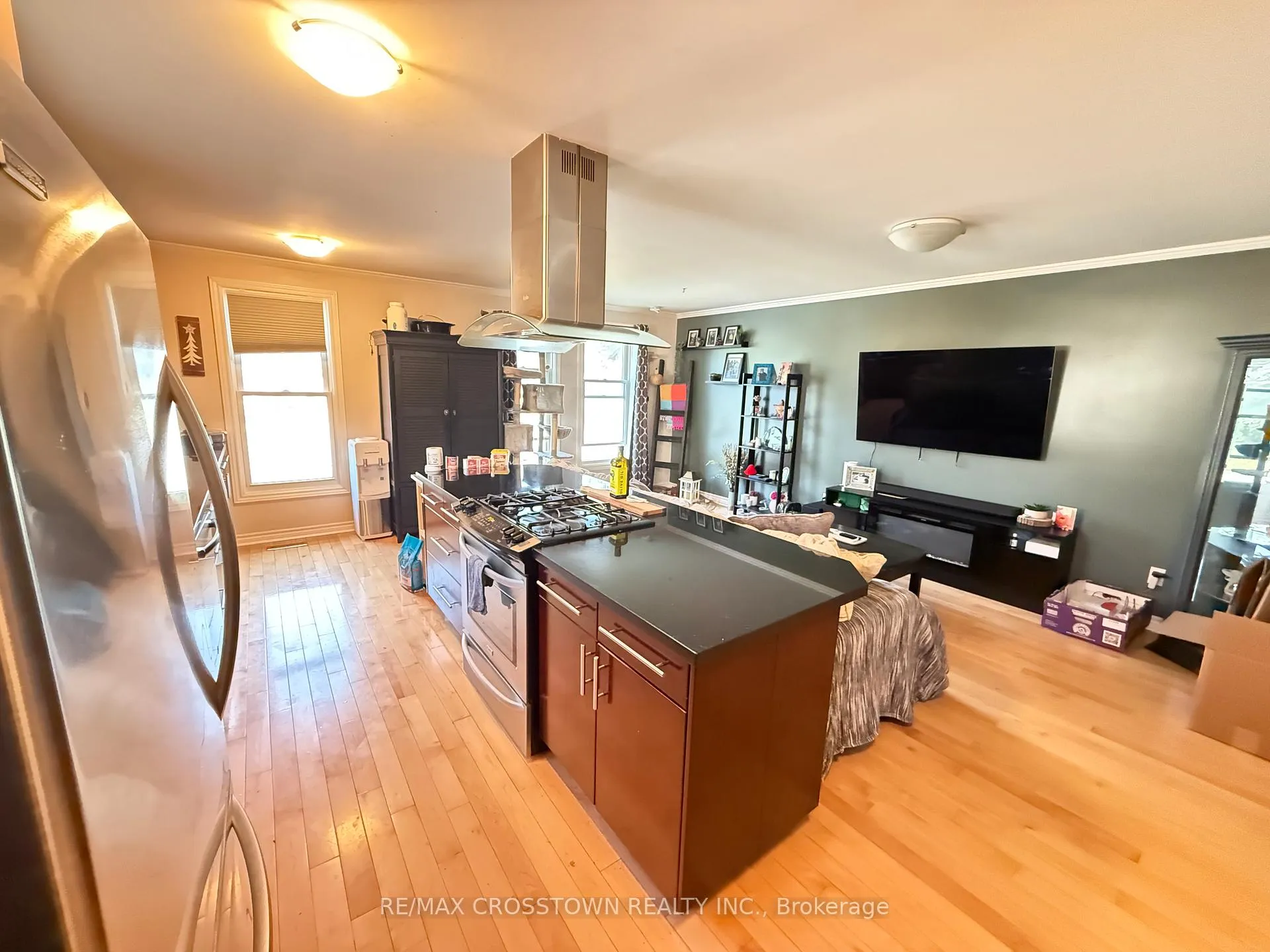 Photo 3 of 28 Austen Lane, Barrie, Letitia Heights — HOMEH