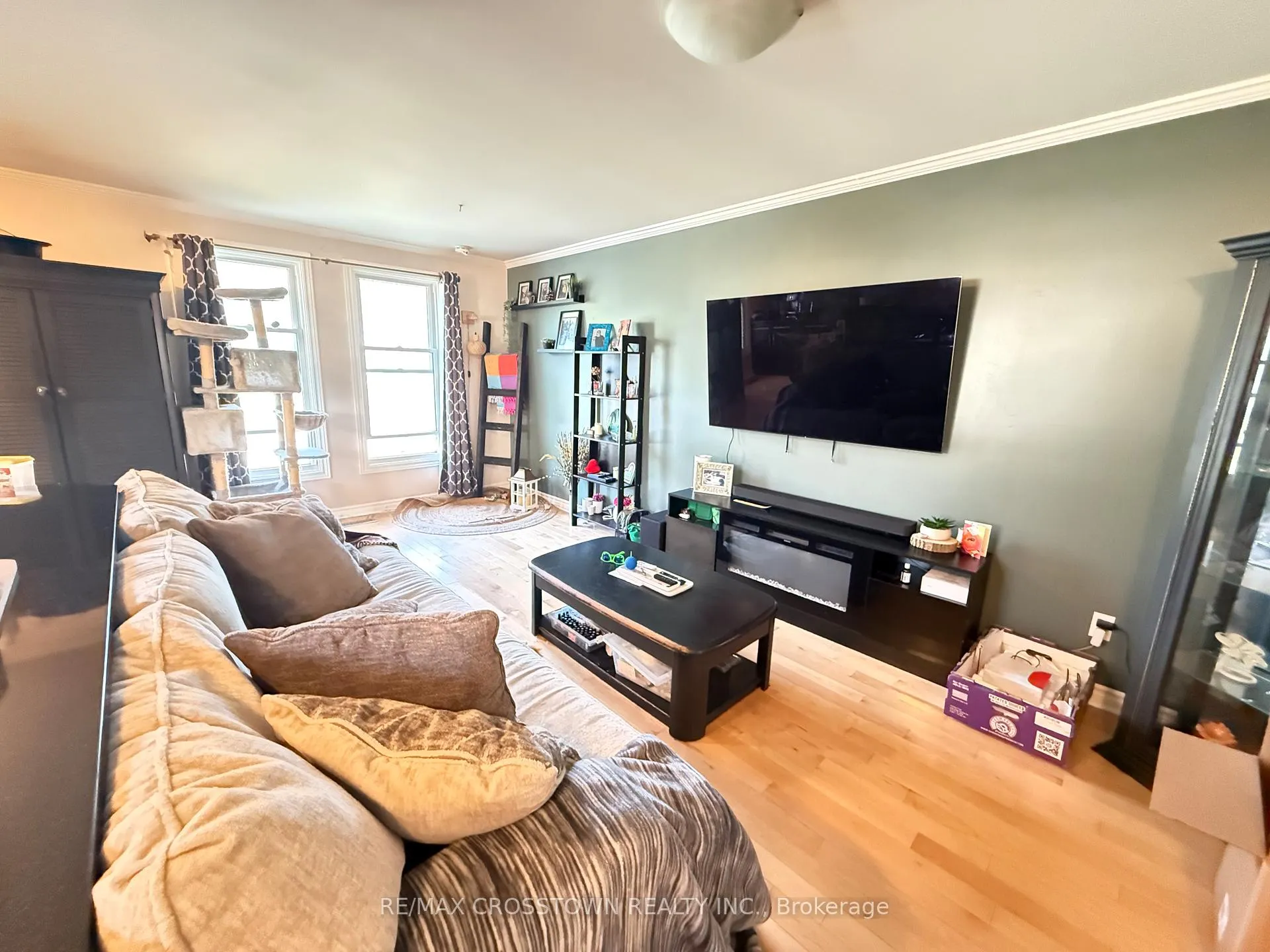 Photo 5 of 28 Austen Lane, Barrie, Letitia Heights — HOMEH
