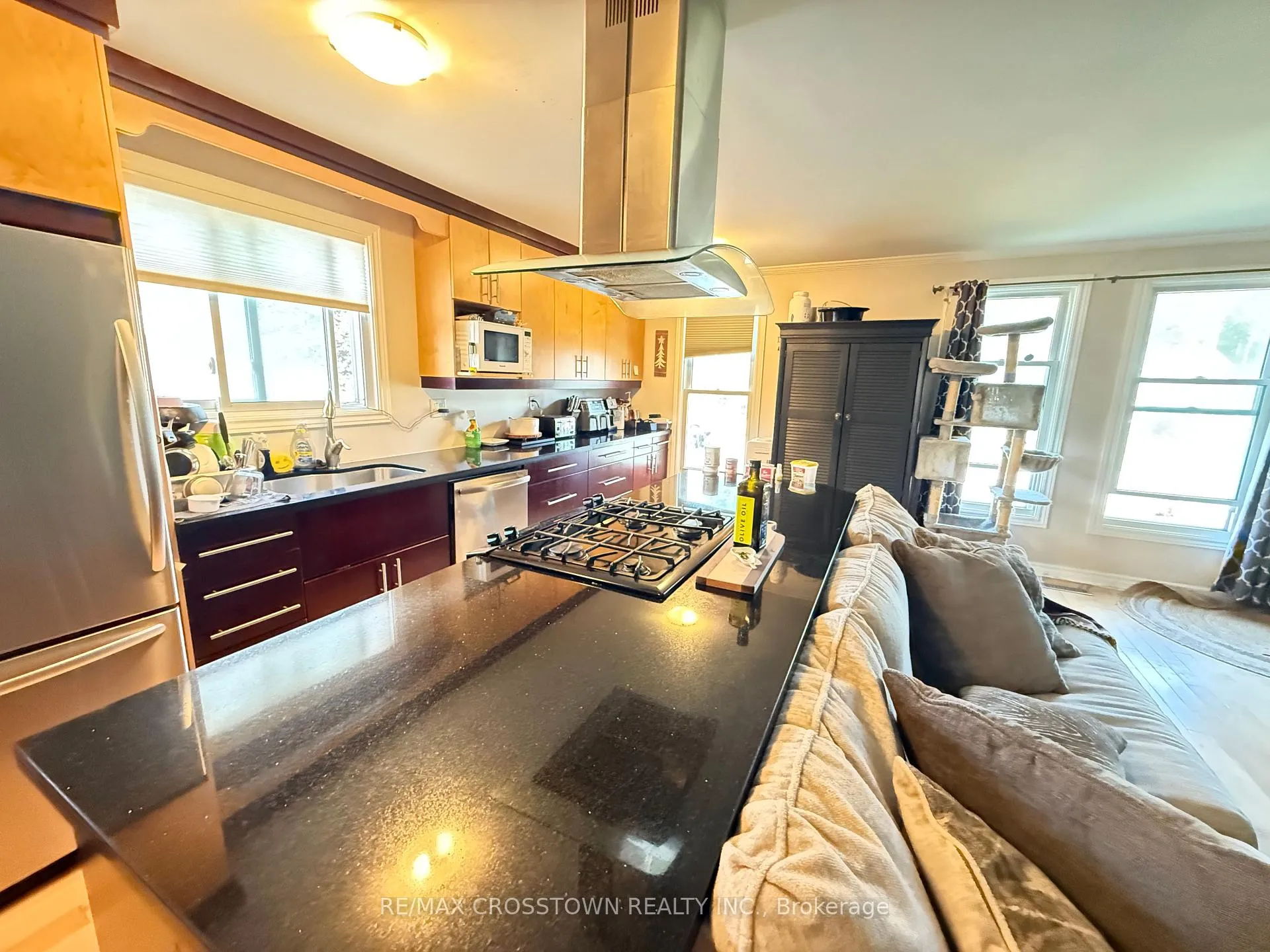 Photo 6 of 28 Austen Lane, Barrie, Letitia Heights — HOMEH