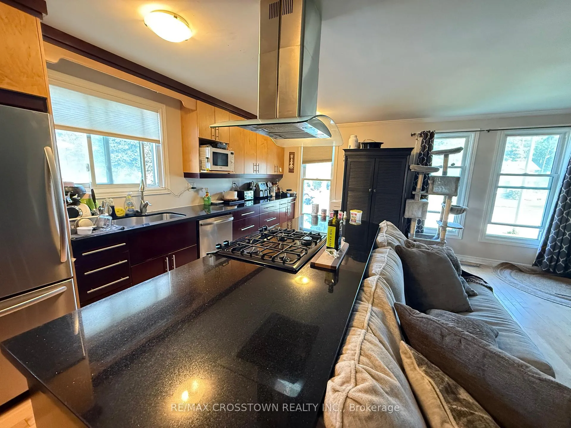 Photo 7 of 28 Austen Lane, Barrie, Letitia Heights — HOMEH