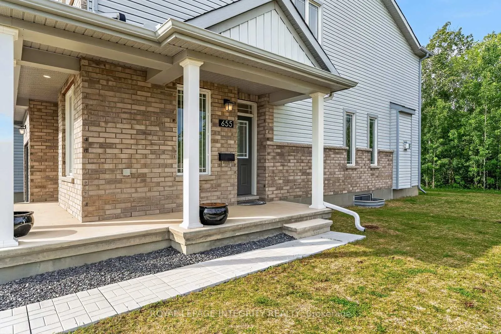 Photo 2 of 655 Persimmon Way, Ottawa, Chapel Hill South - Orleans Village — HOMEH