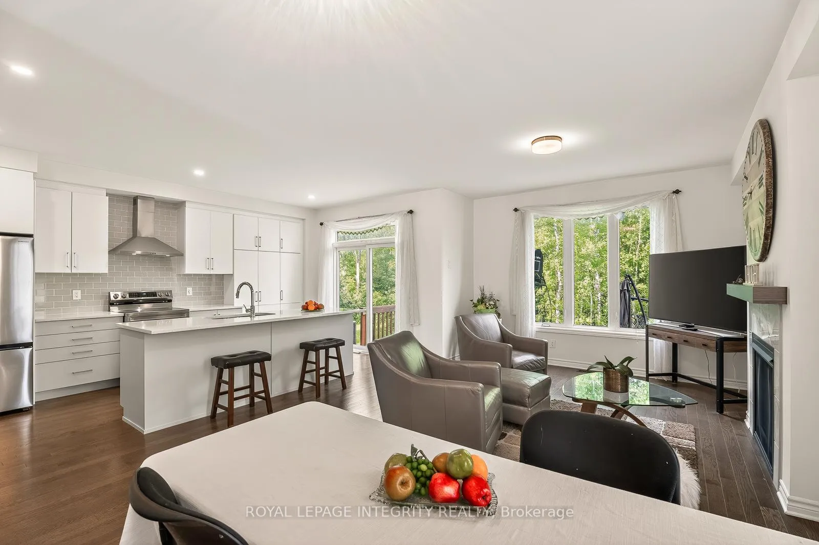 Photo 10 of 655 Persimmon Way, Ottawa, Chapel Hill South - Orleans Village — HOMEH