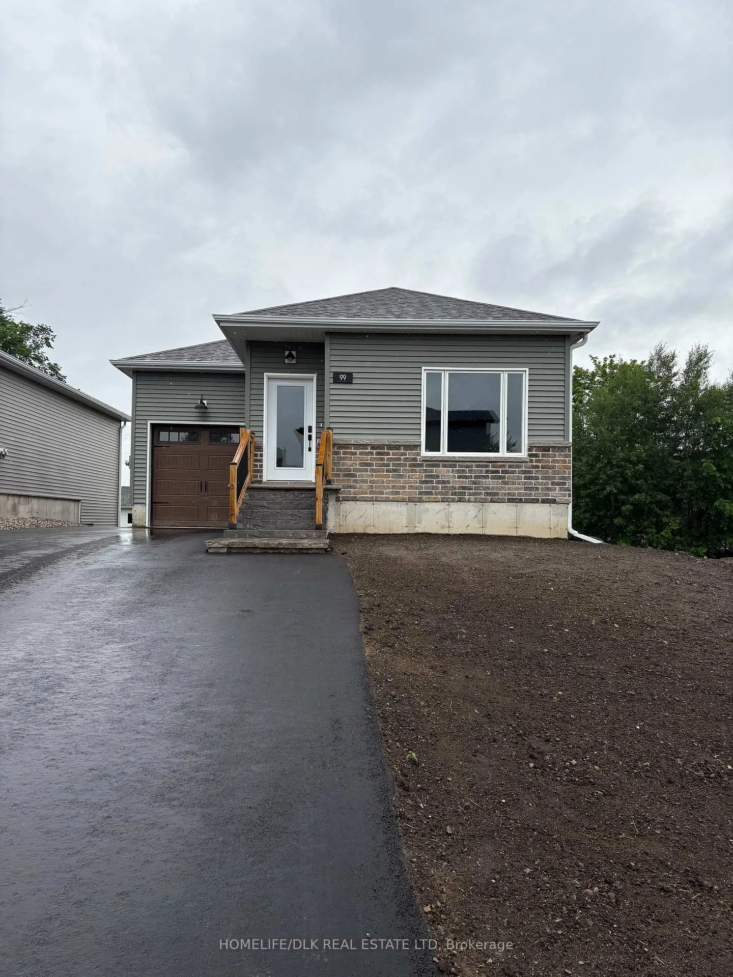 Front of Unit A, 99 Alma Street