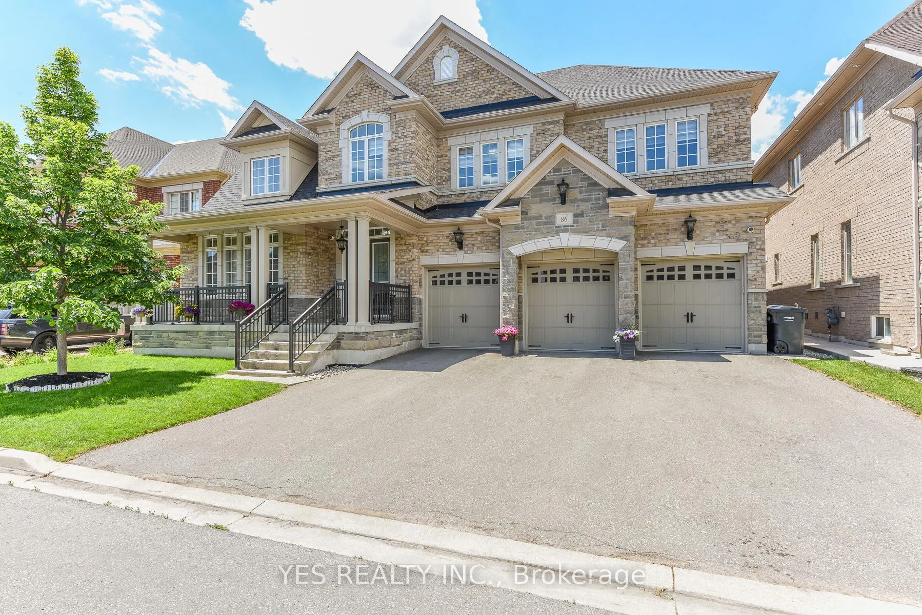 Photo 2 of 86 Quintette Close, Brampton, Toronto Gore Rural Estate — HOMEH