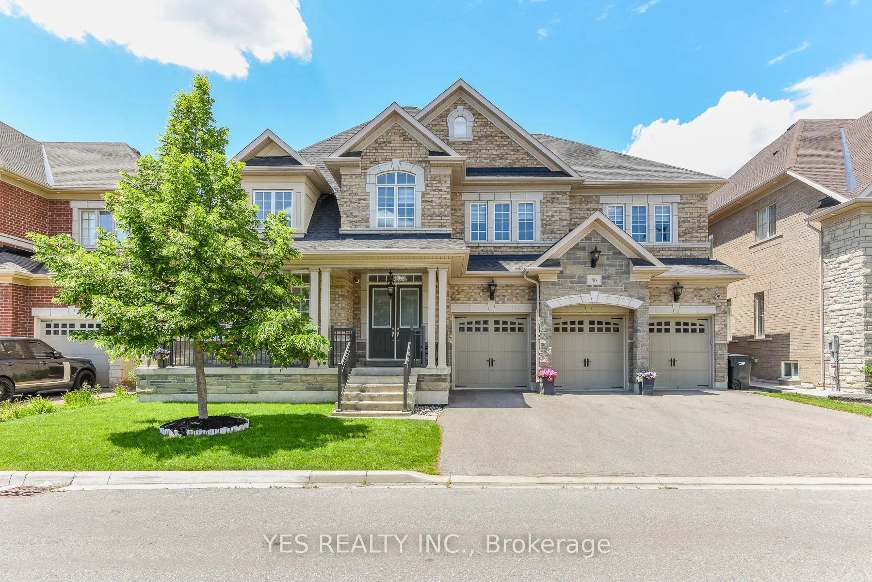 Photo 3 of 86 Quintette Close, Brampton, Toronto Gore Rural Estate — HOMEH