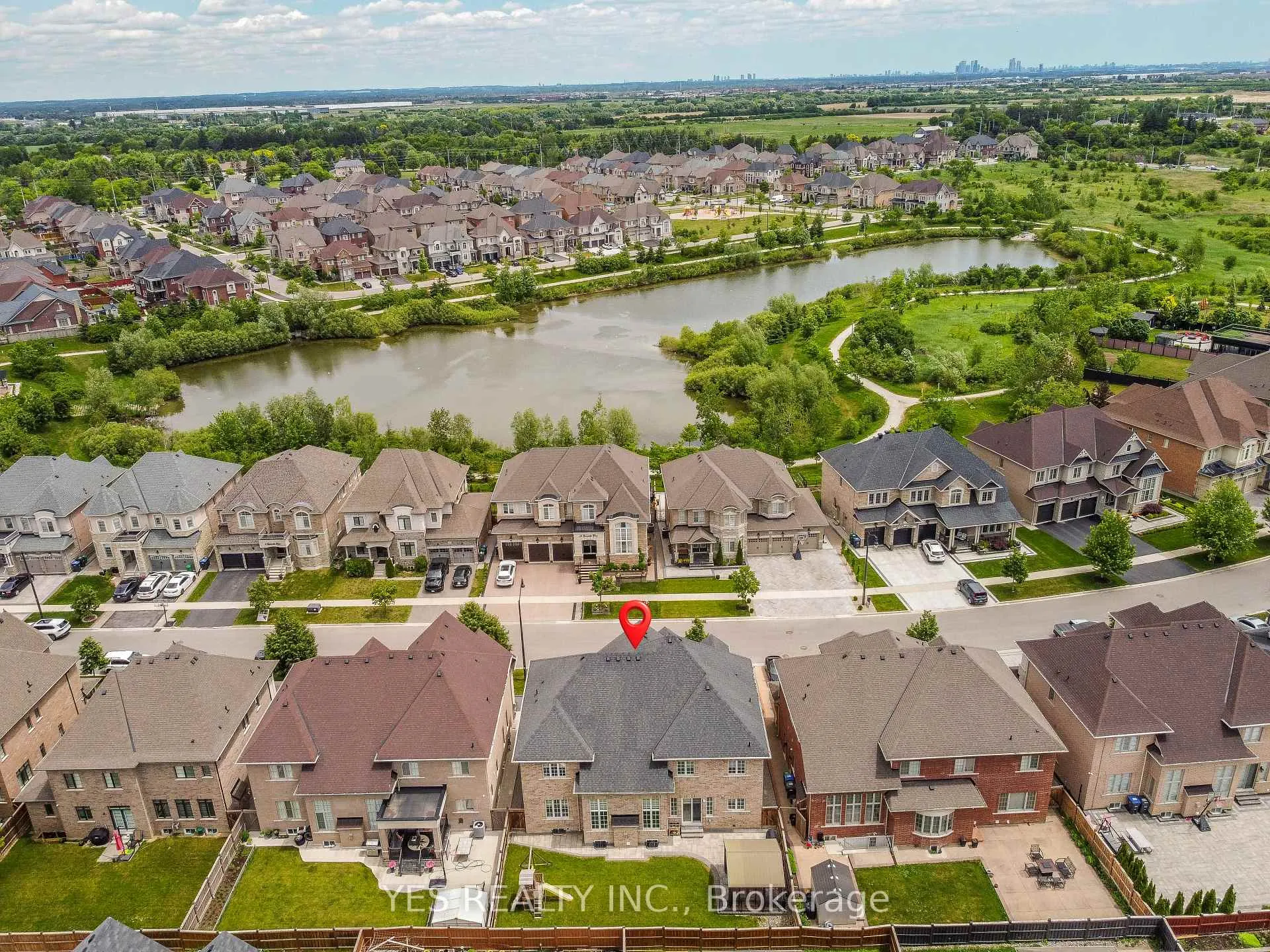 Photo 5 of 86 Quintette Close, Brampton, Toronto Gore Rural Estate — HOMEH