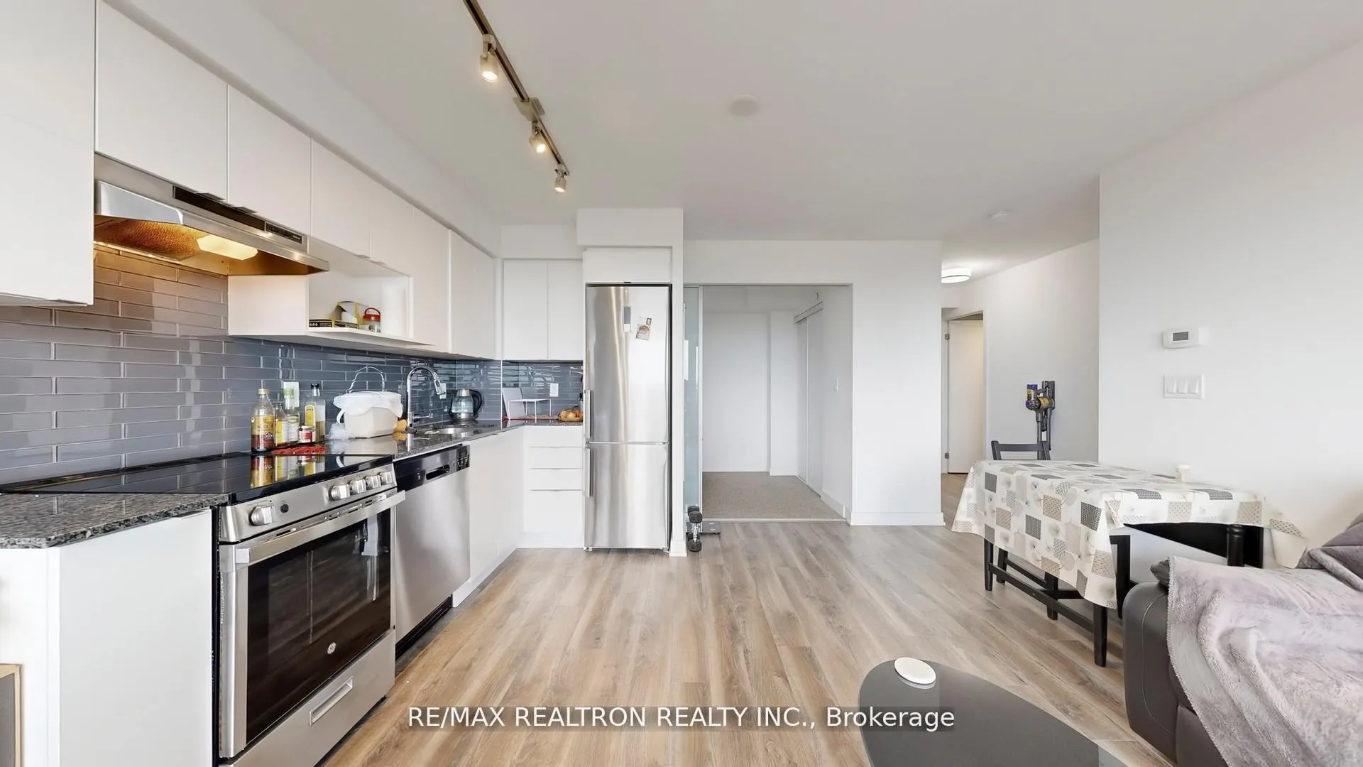 Photo 15 of Unit 1007, 120 Varna Drive, Toronto, Englemount-Lawrence — HOMEH