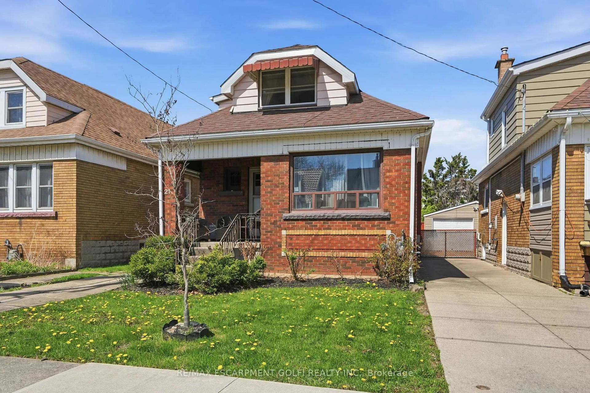 Photo 3 of 21 Weir Street N, Hamilton, Homeside — HOMEH